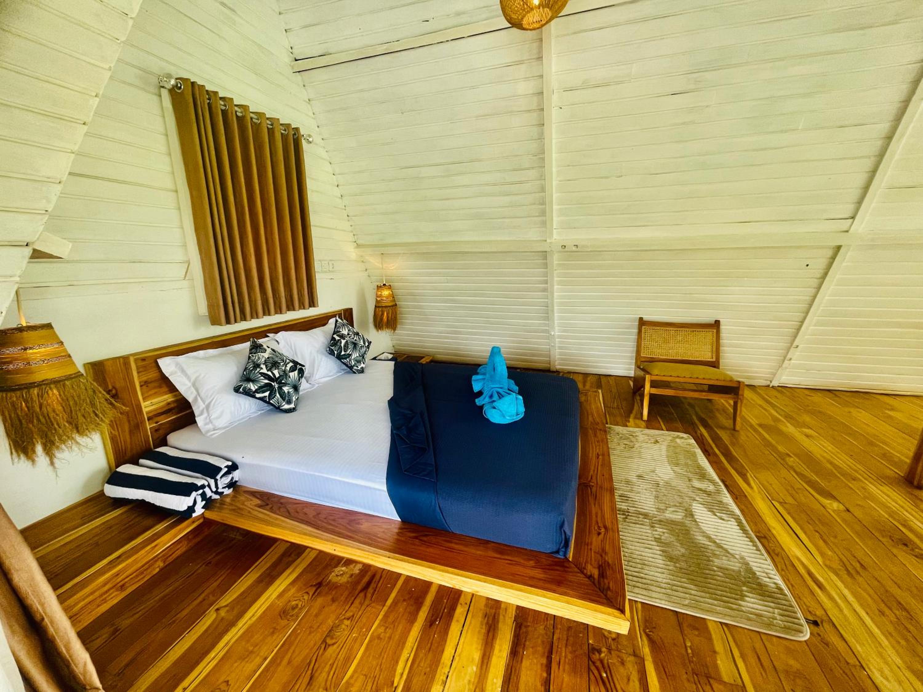 Deluxe Family Room - Photo 10