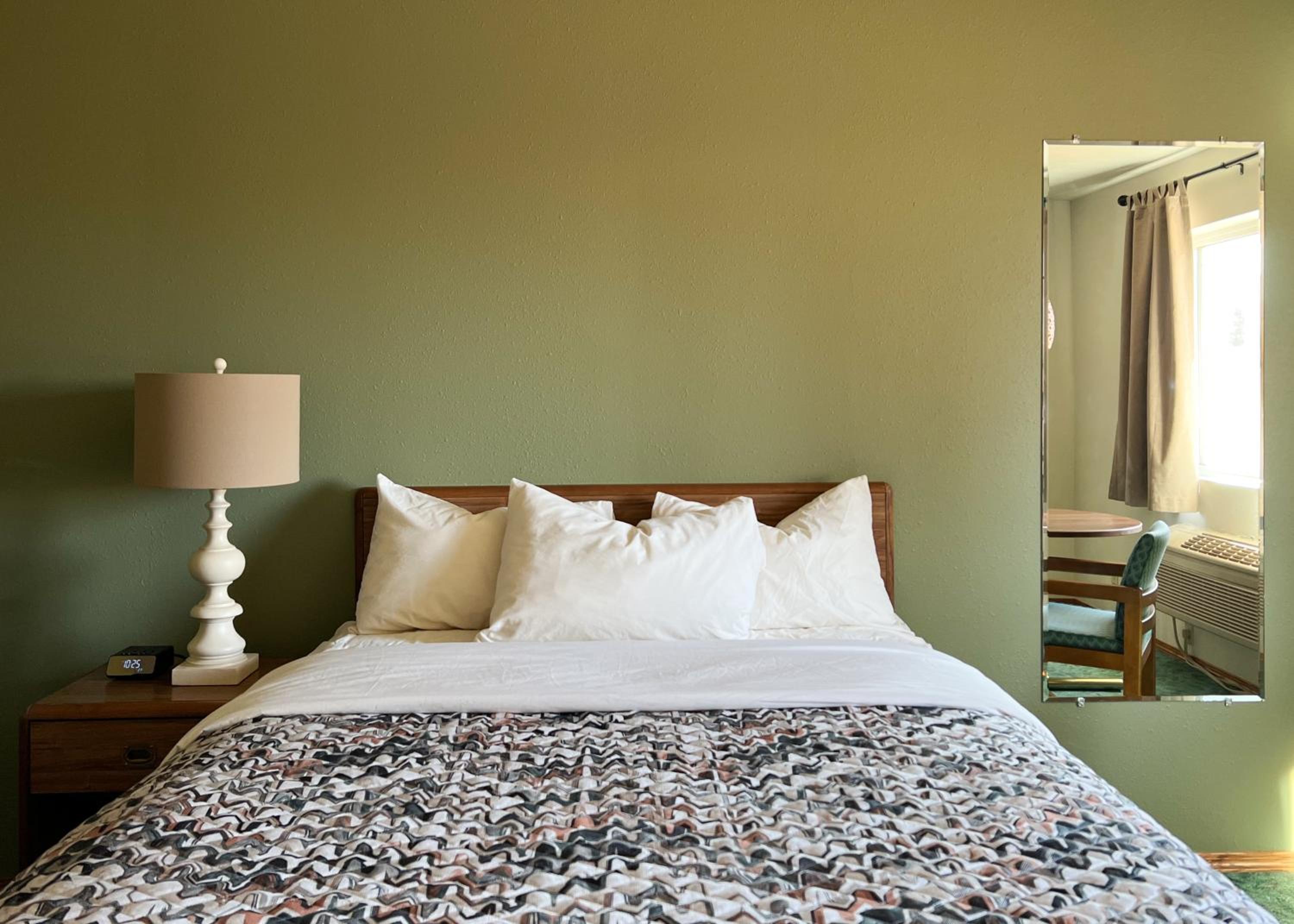 Standard Queen Room photo 2