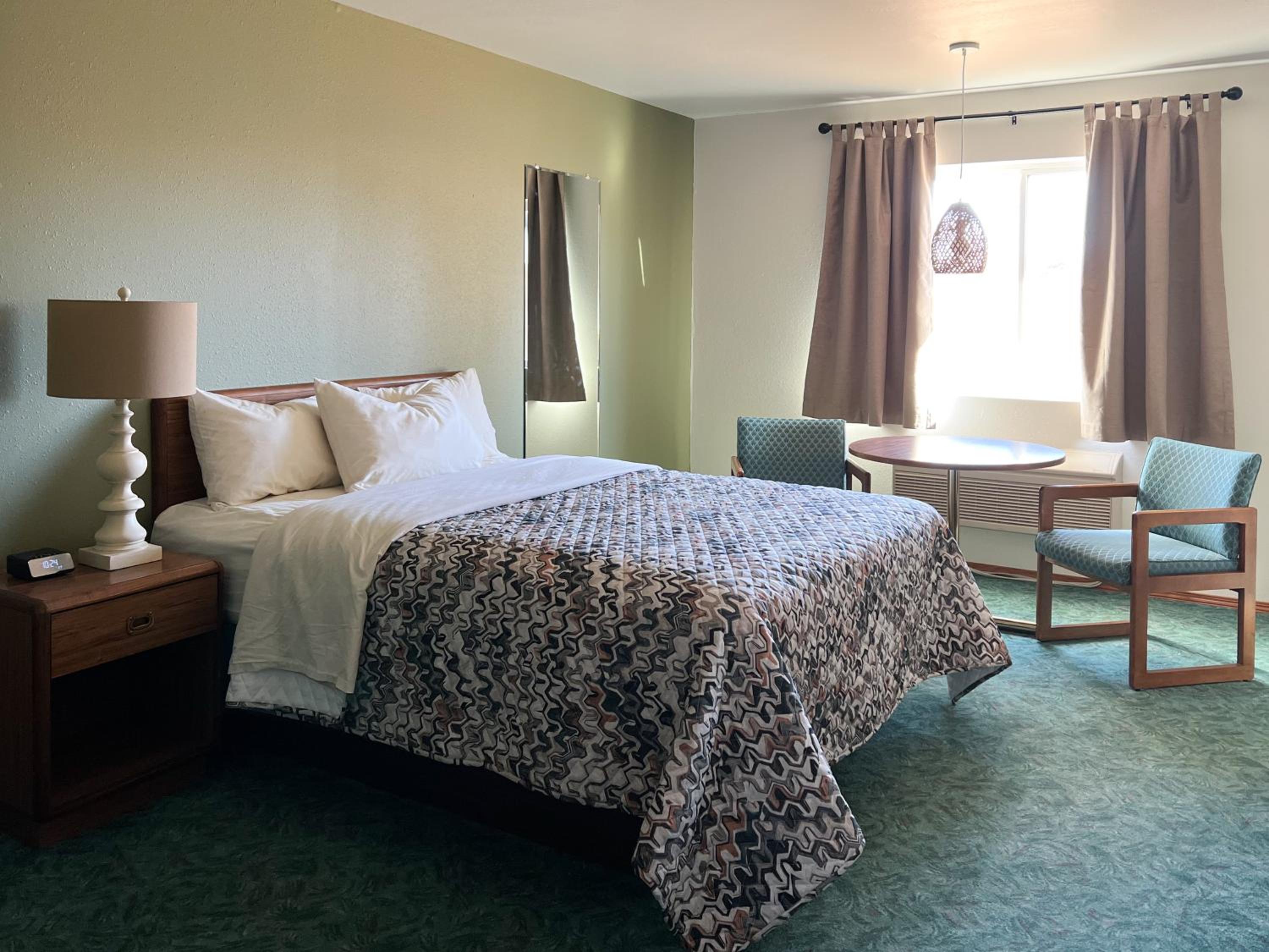 Standard Queen Room
