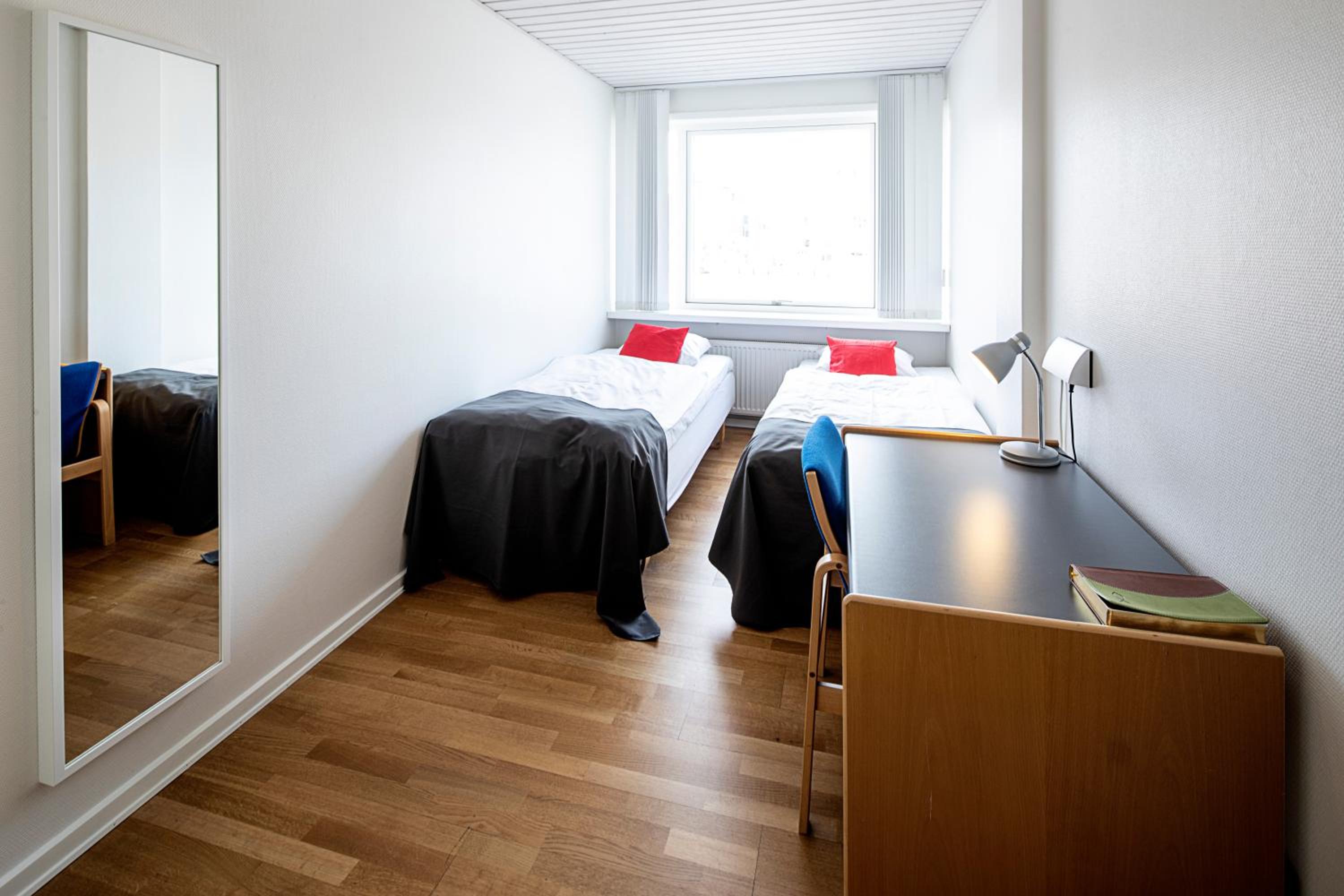 Three-Bedroom Apartment photo 2