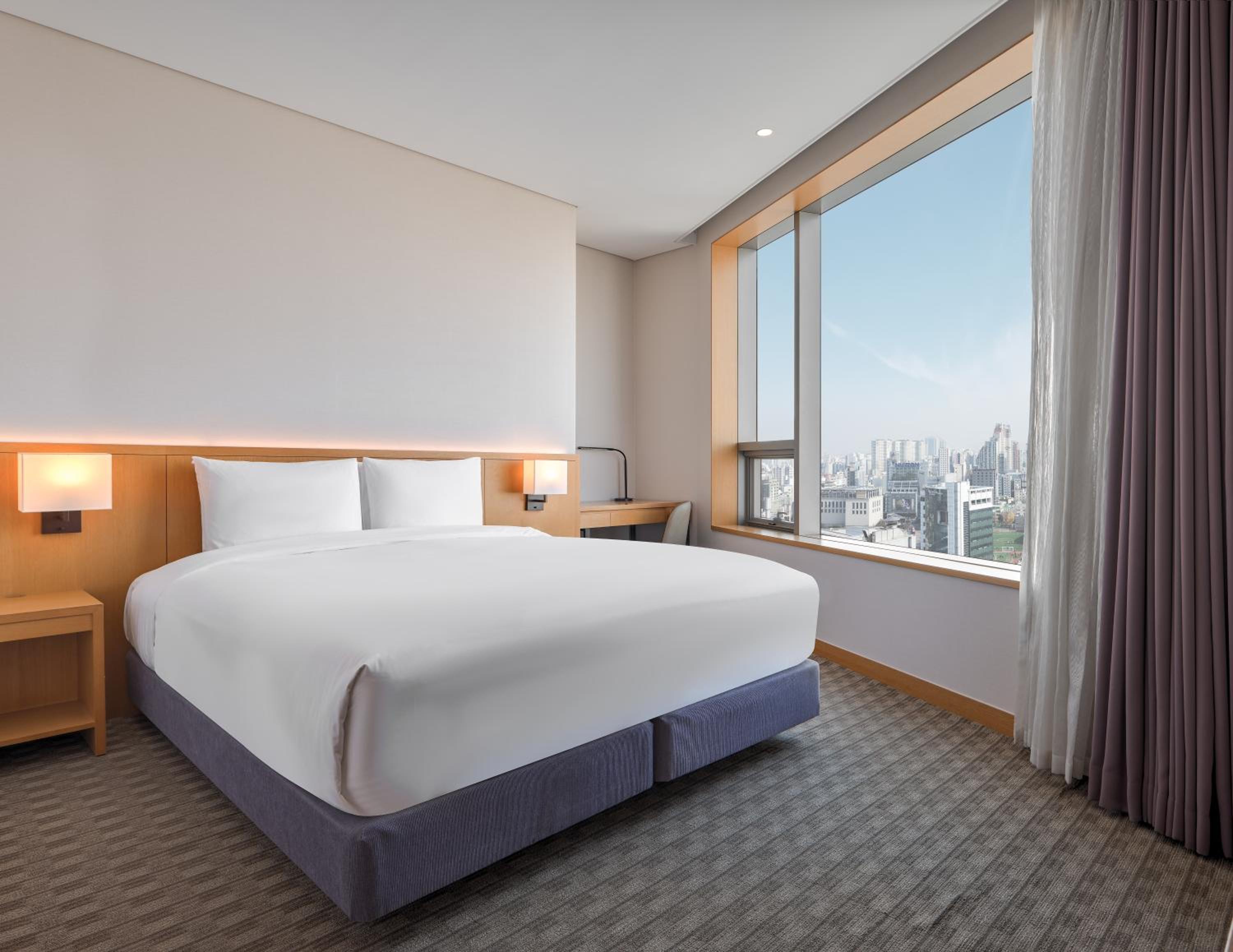 Deluxe Double Room - High Floor - Parking is not available