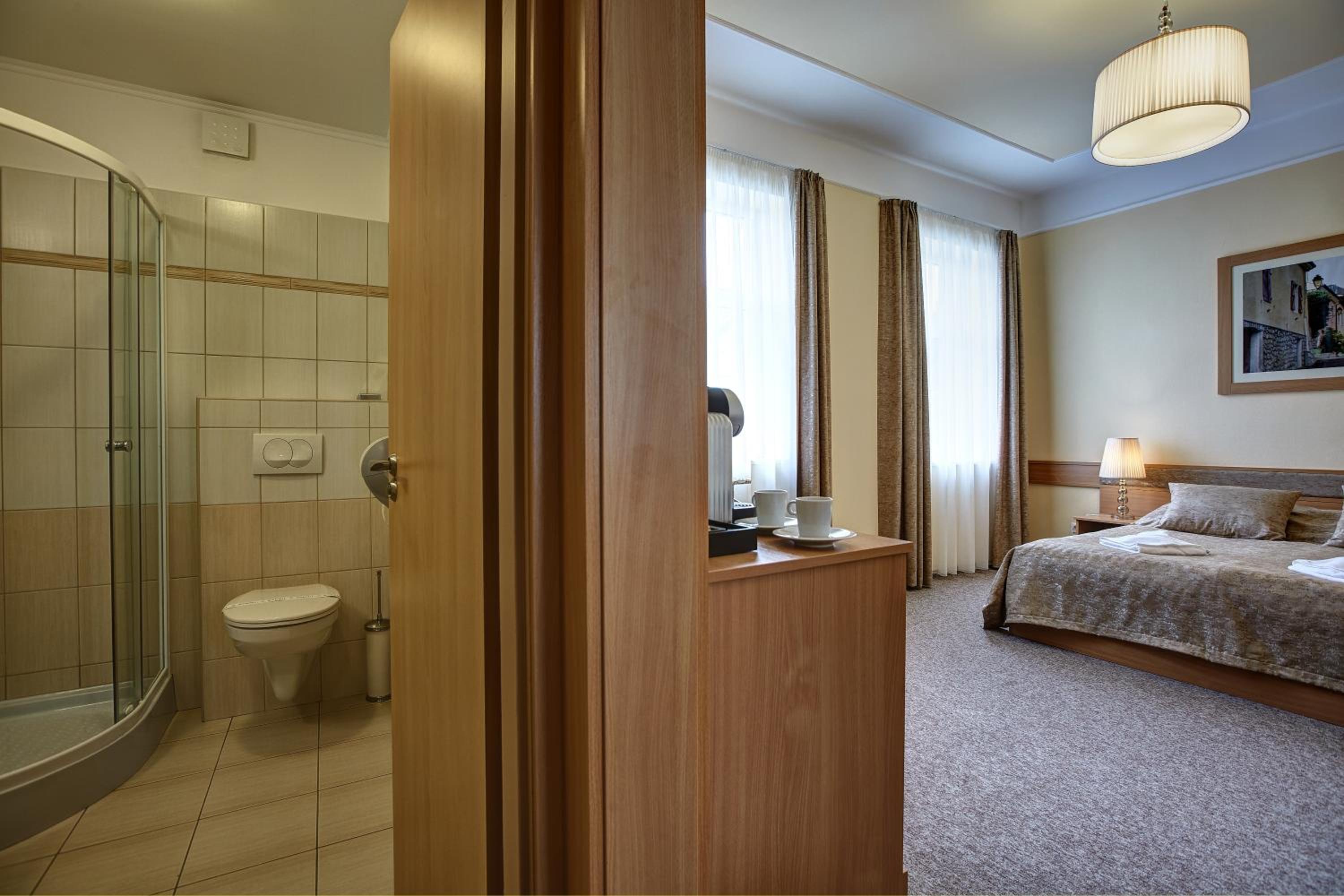 Deluxe Room - Photo 9
