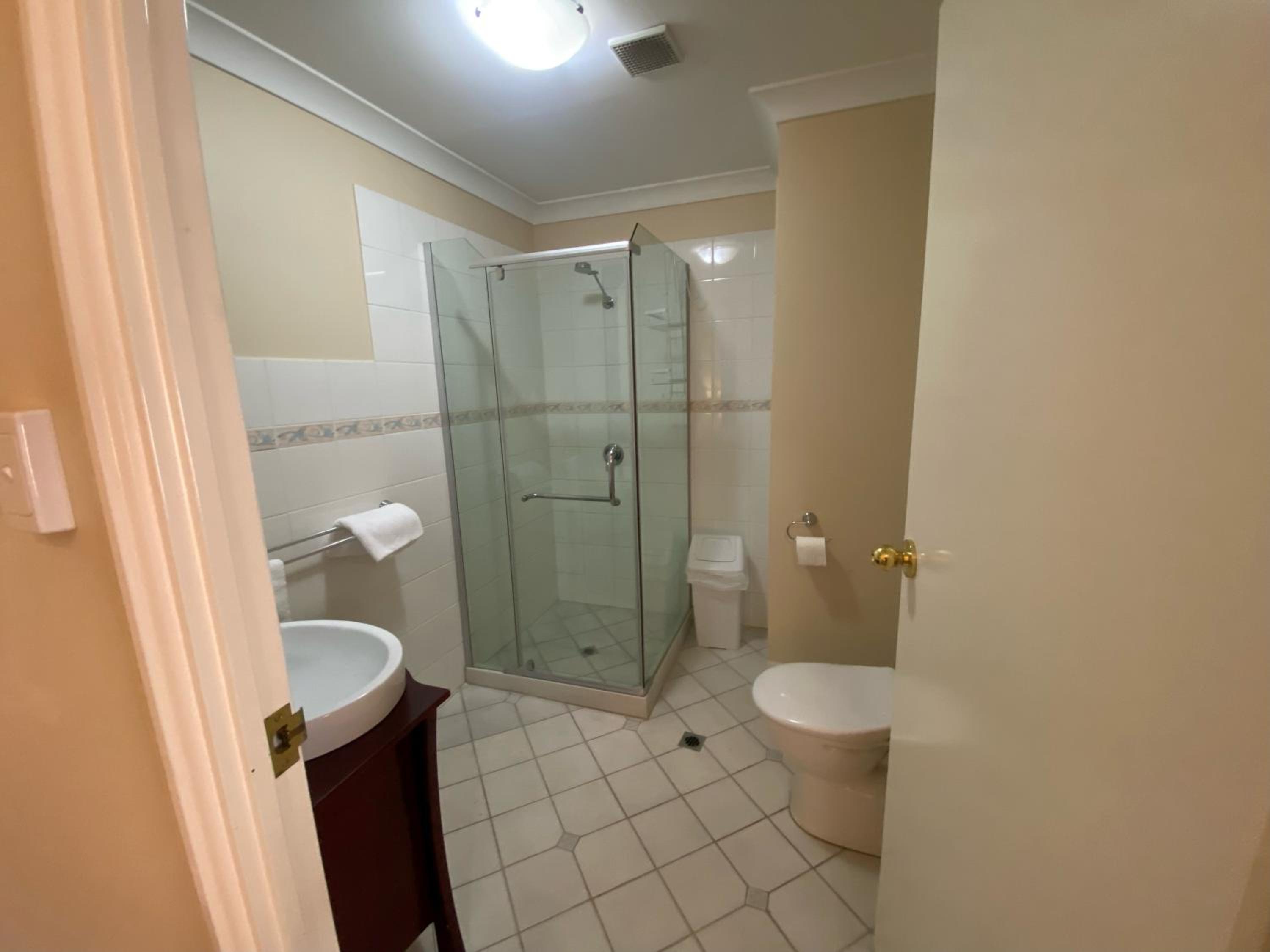 Standard Queen Room photo 3