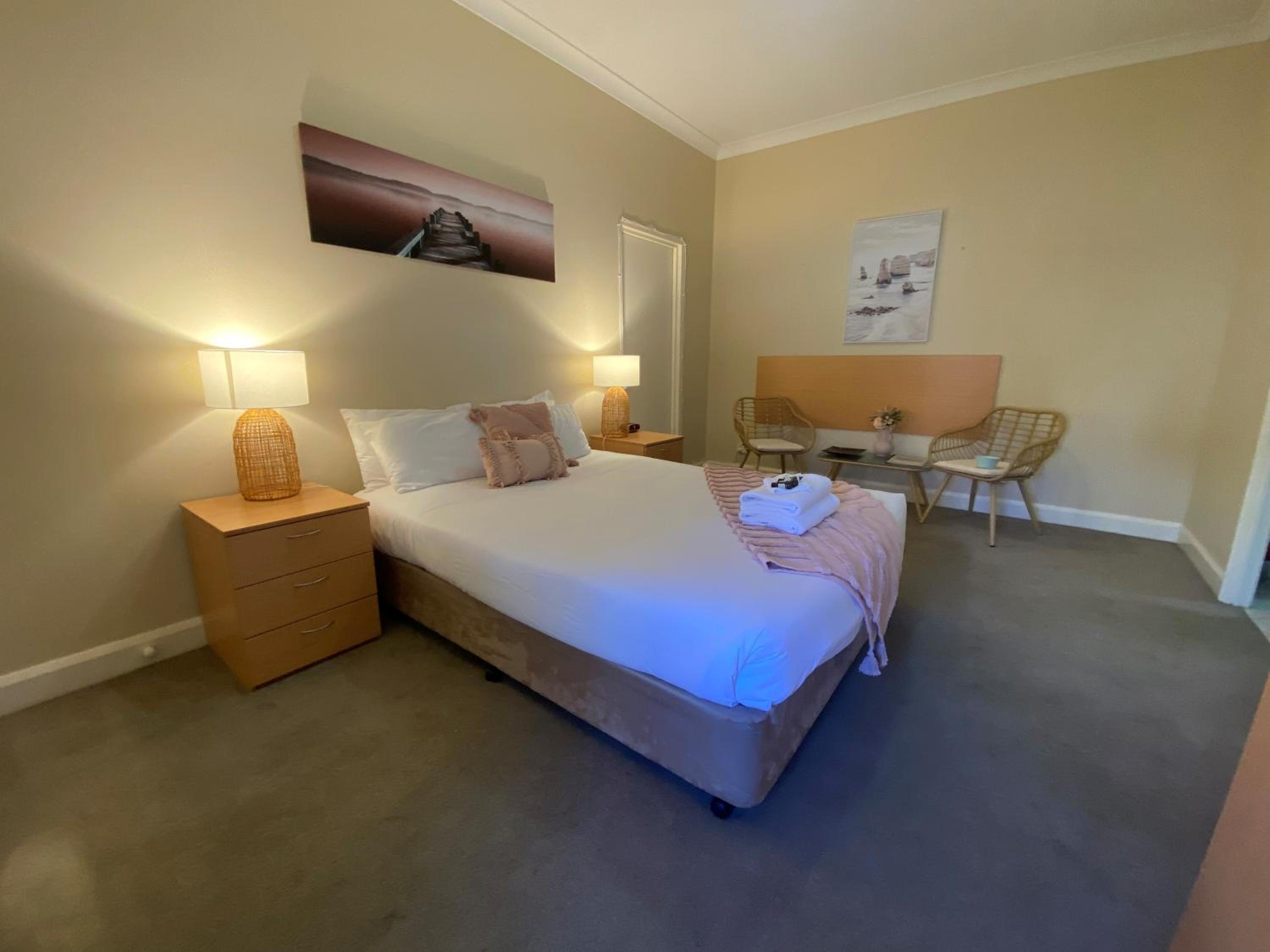 Standard Queen Room photo 2