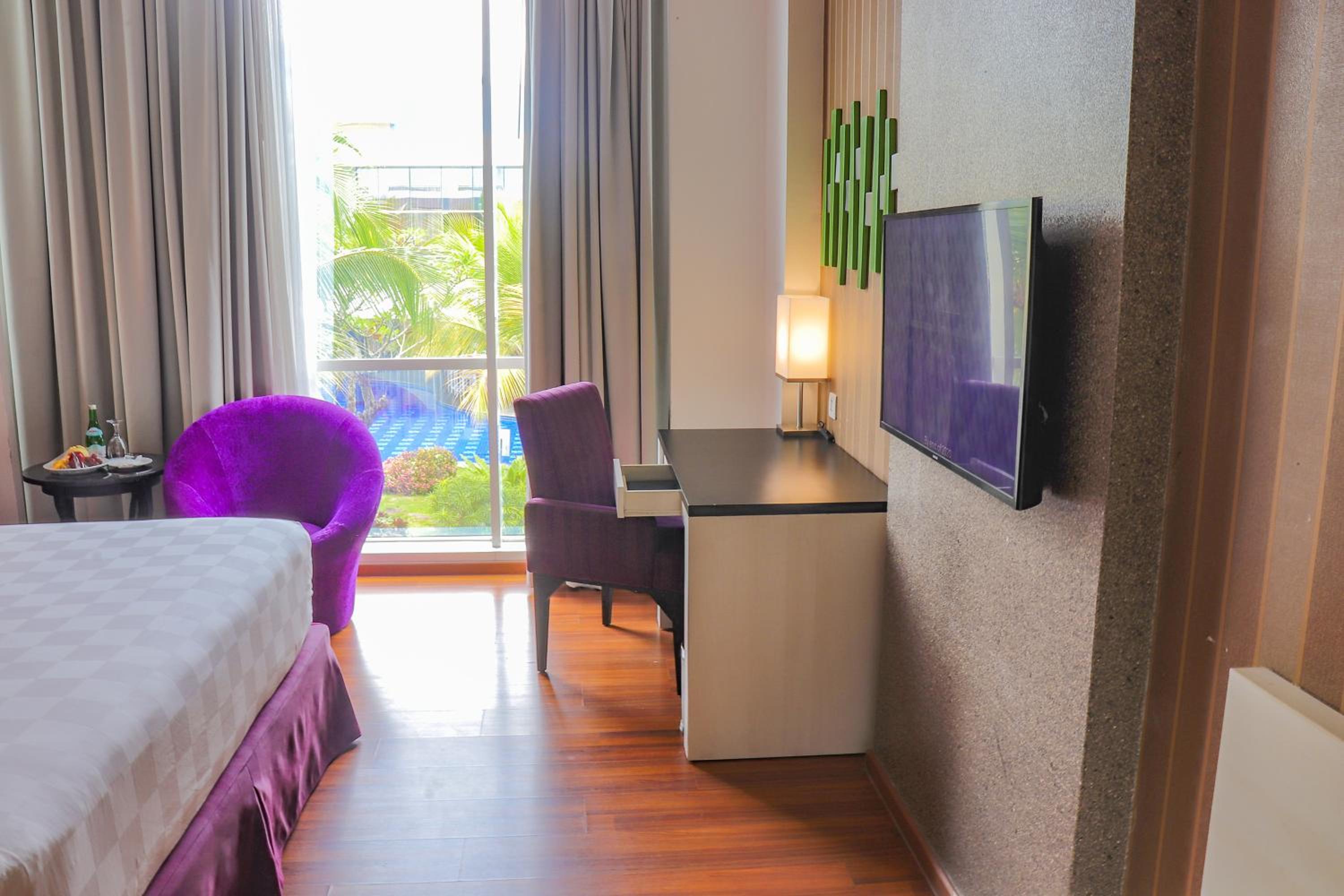 King Room with Pool View photo 2