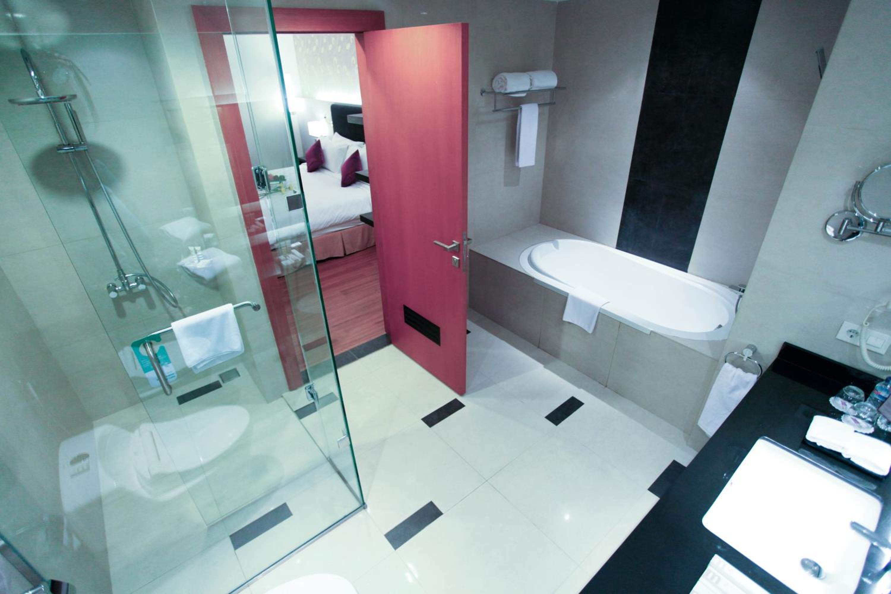 King Suite with Pool View - Photo 2