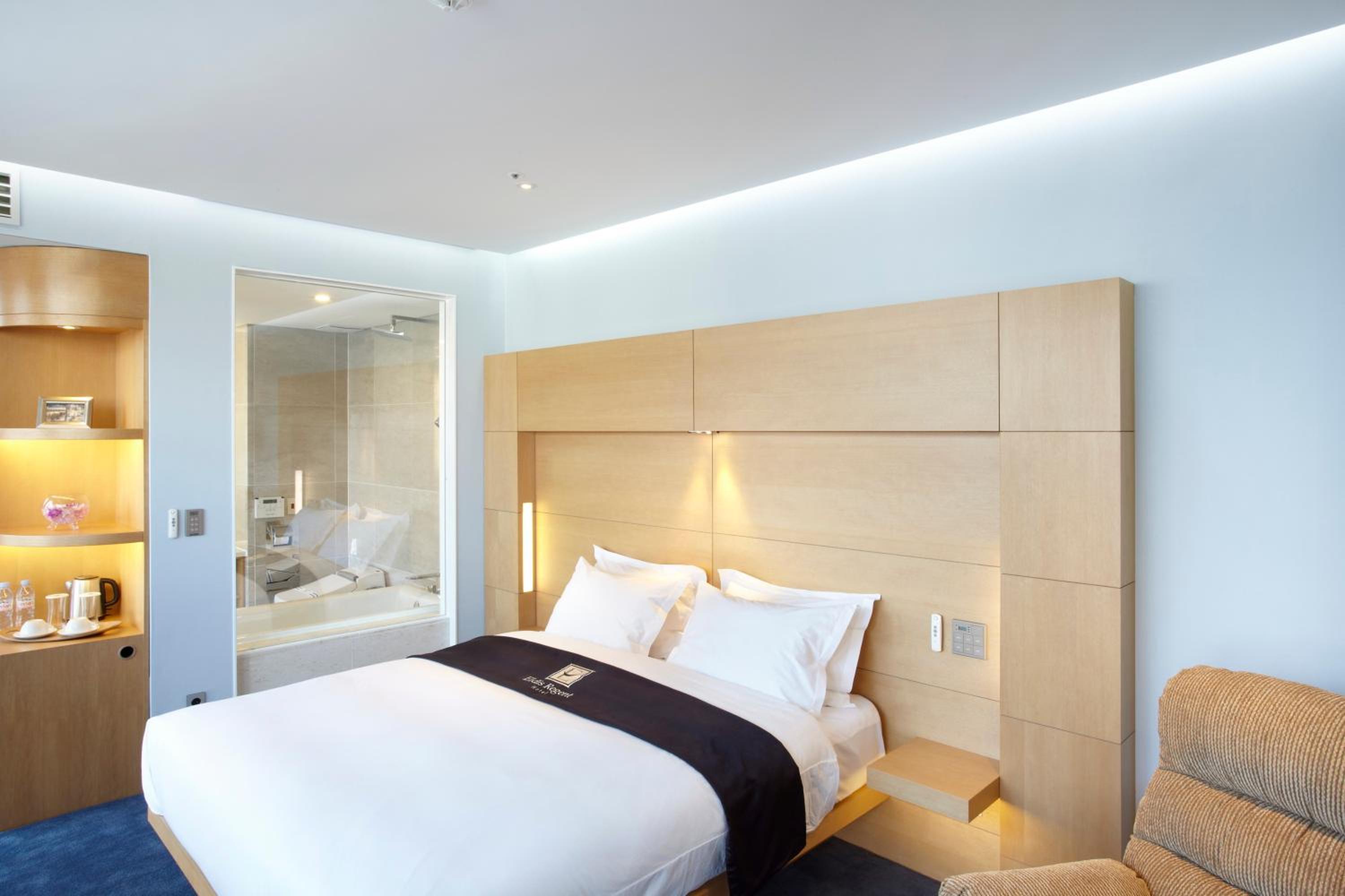 Deluxe Double Room with Bath photo 2