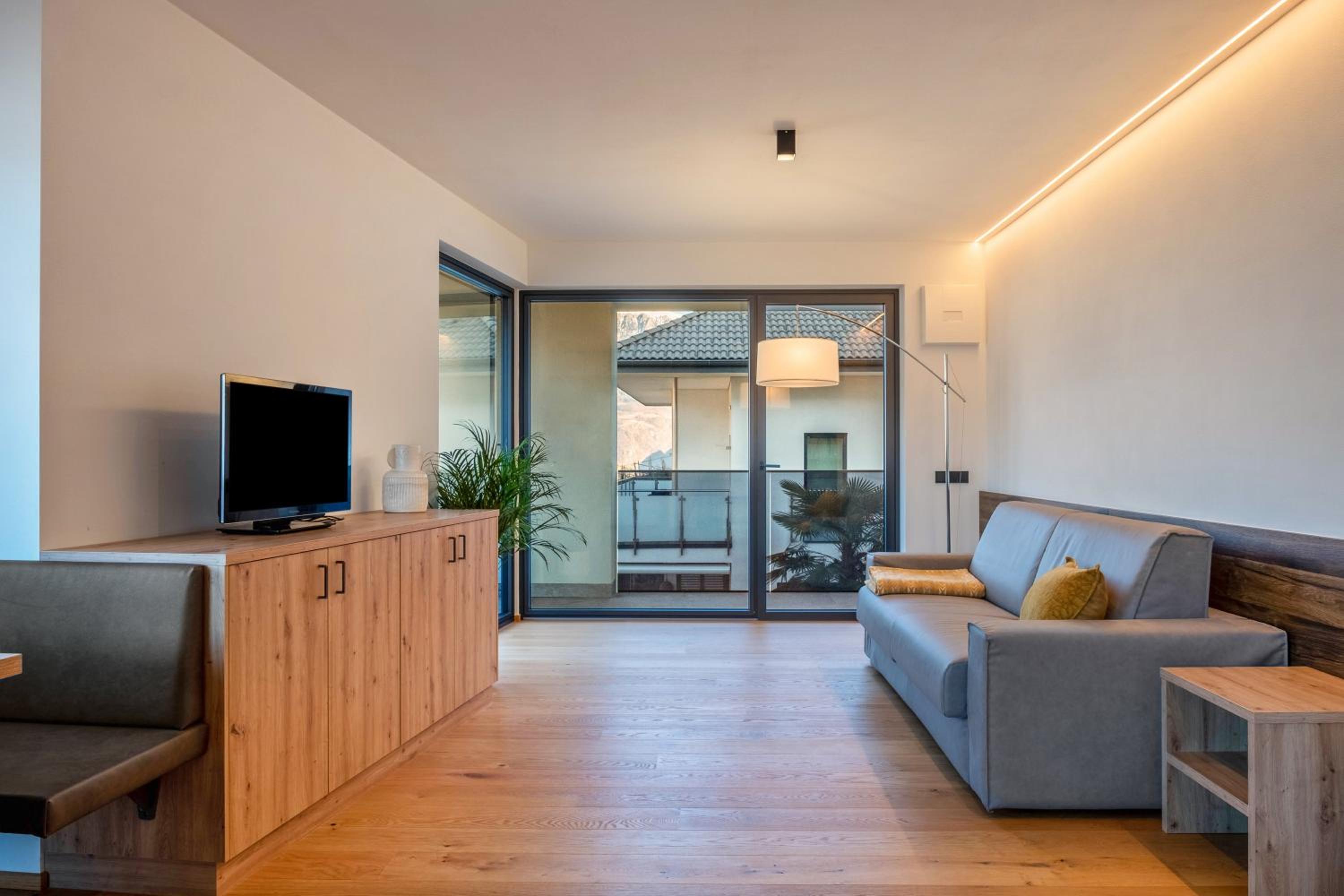 Two-Bedroom Deluxe Apartment with Garden View