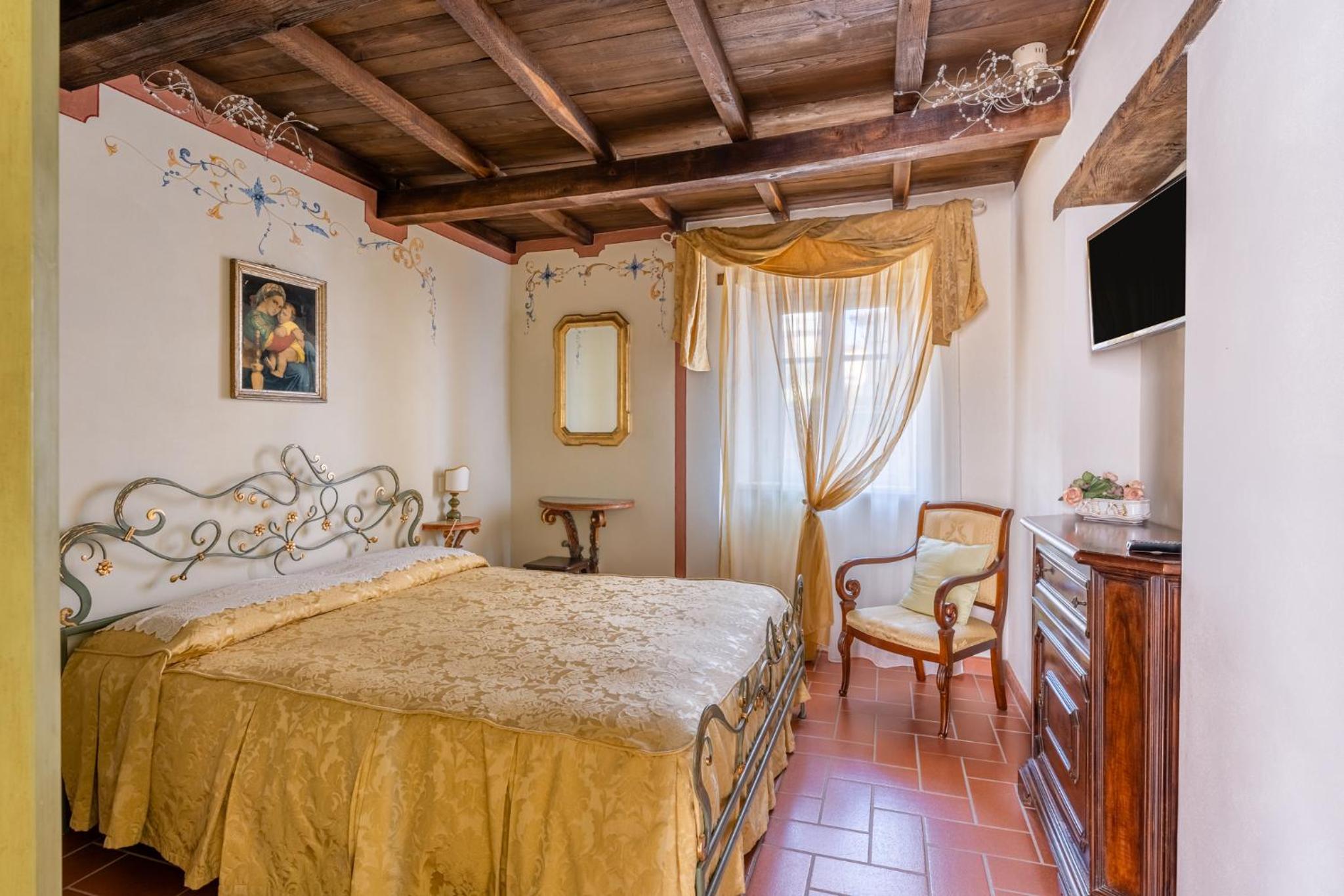 Three-Bedroom Apartment with Mountain View photo 1