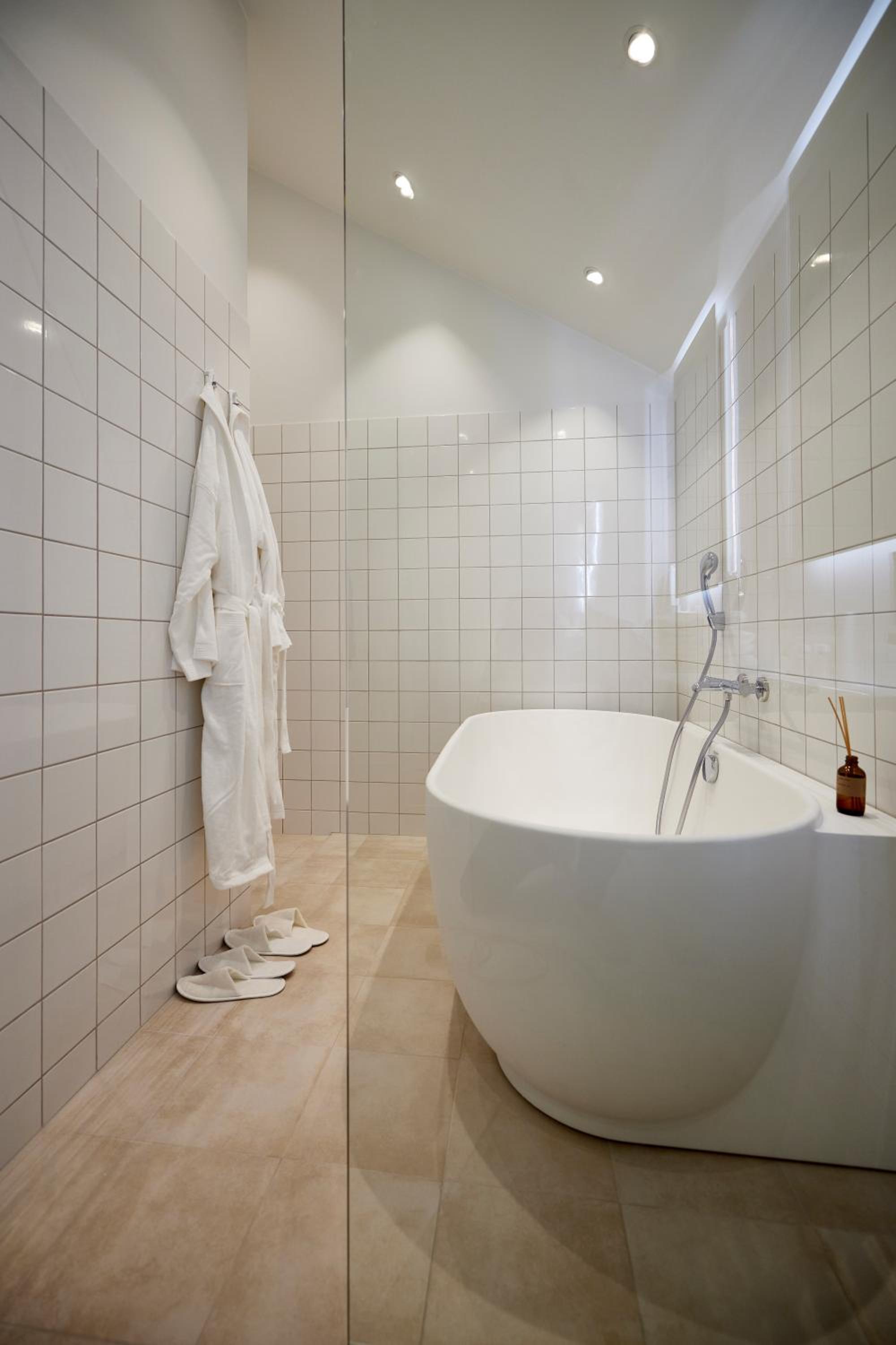 King Suite with Balcony photo 3