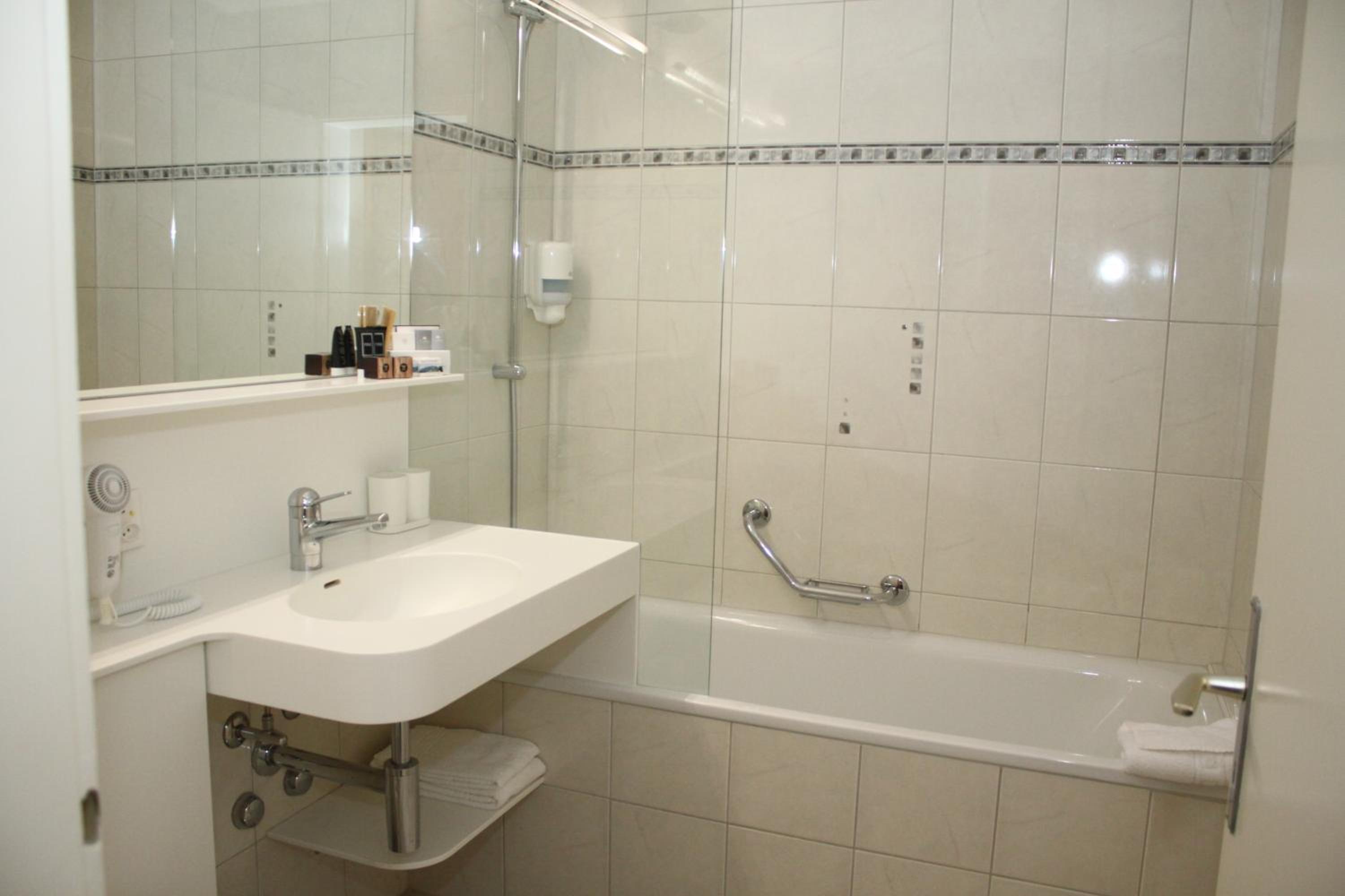 Double Room - Photo 11