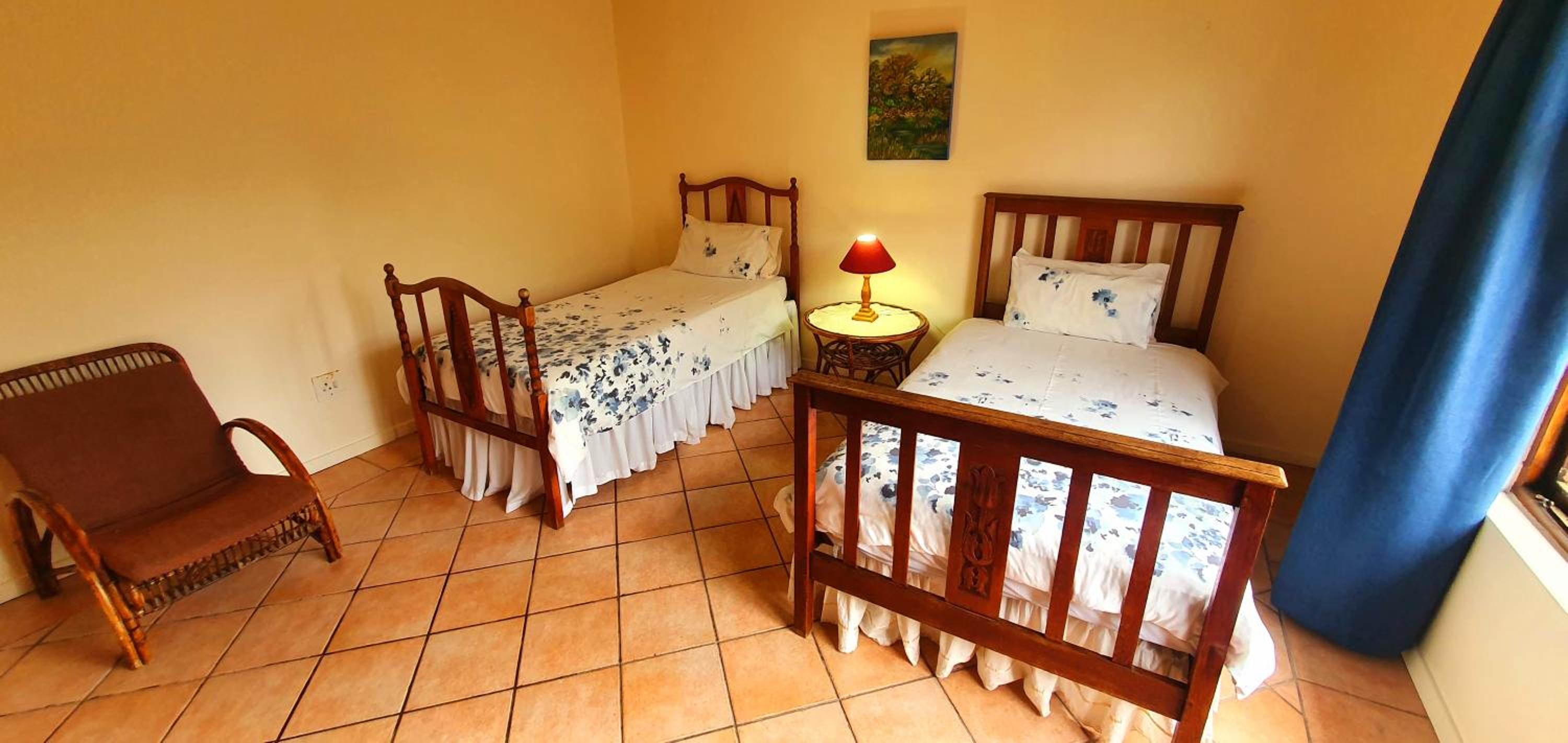 Five-Bedroom House photo 1