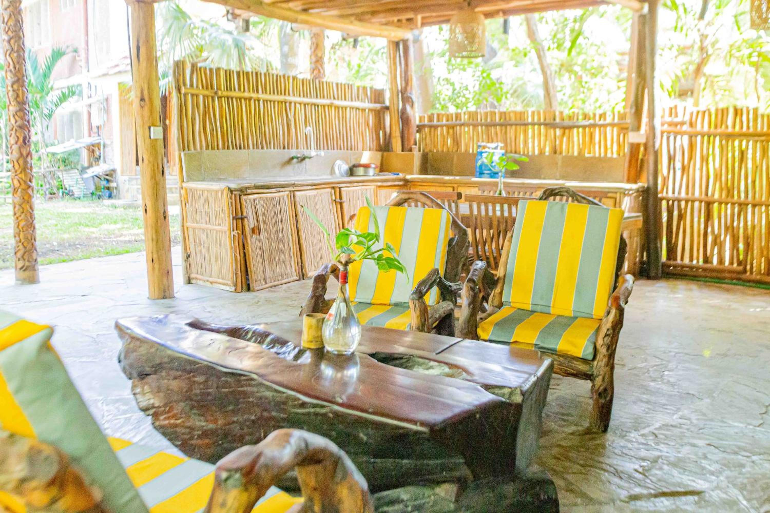 Family Room with Garden View - Photo 5
