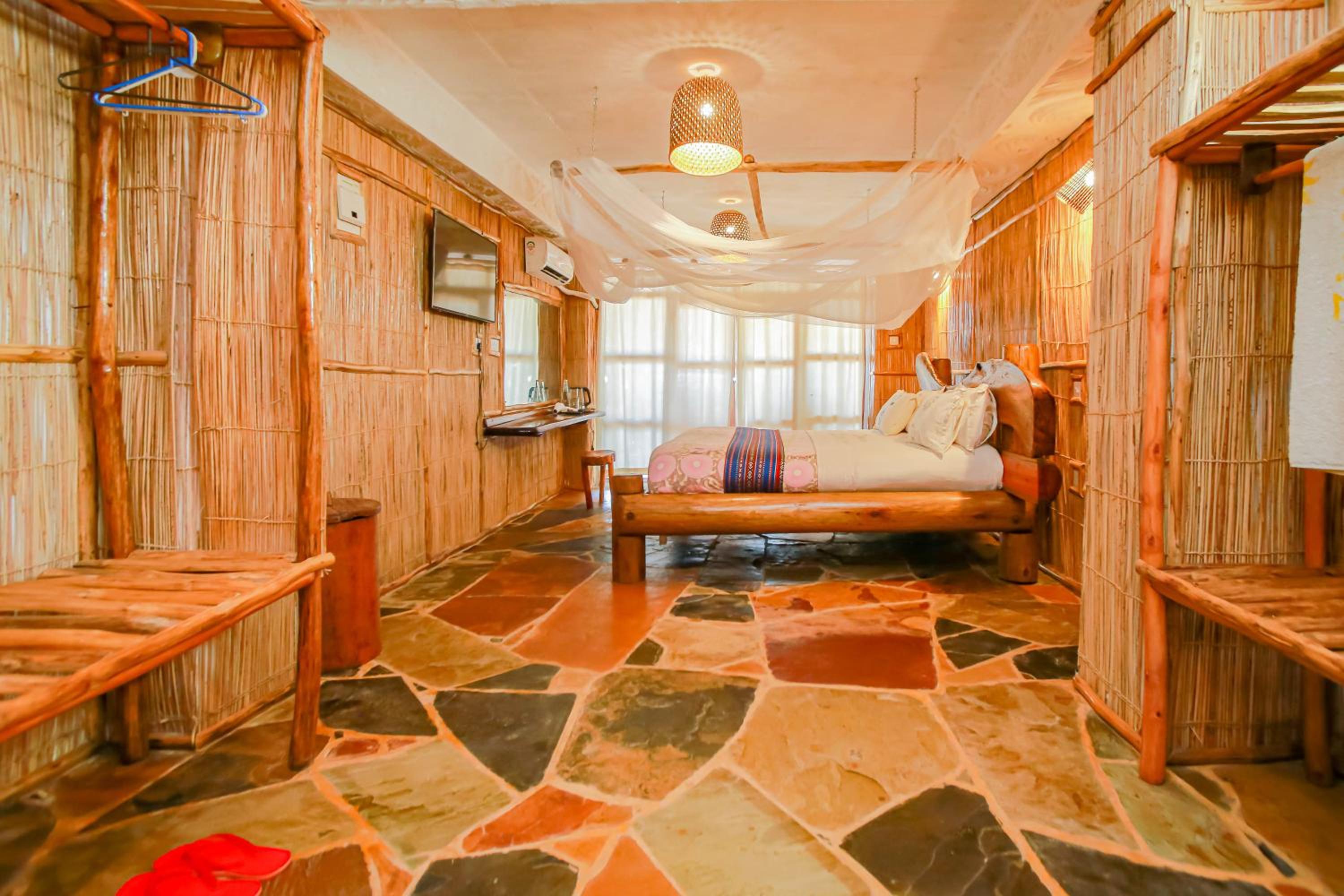 Family Room with Garden View - Photo 8