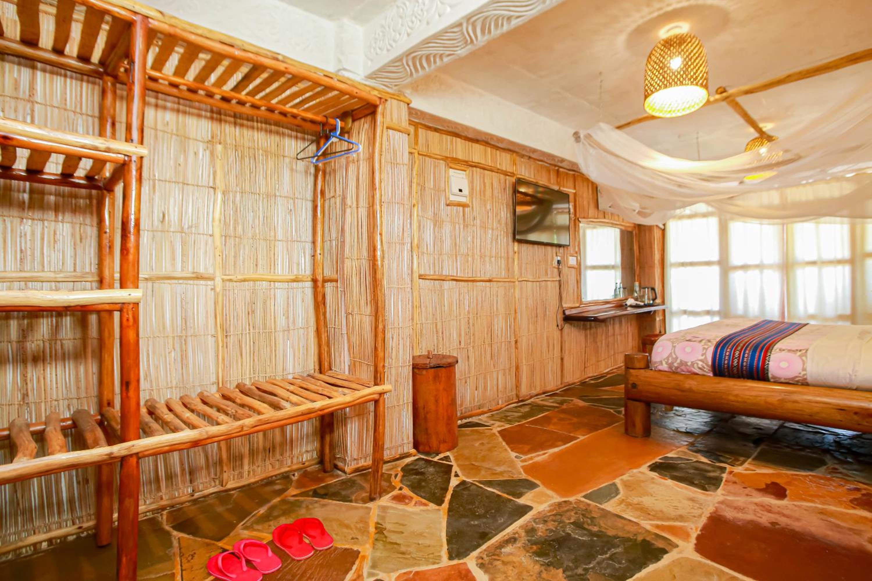 Family Room with Garden View - Photo 7