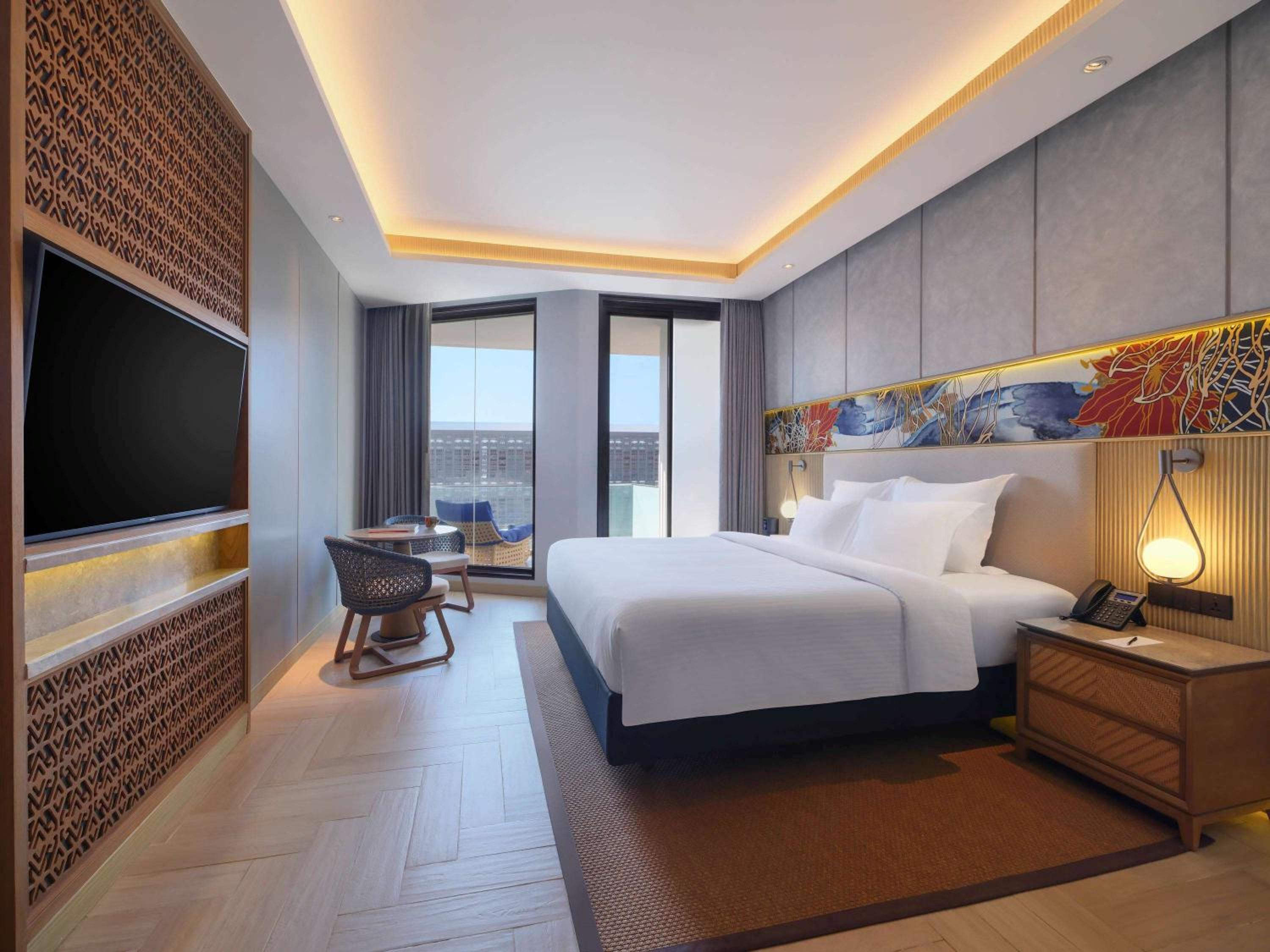 Deluxe King Room with Balcony - Photo 2