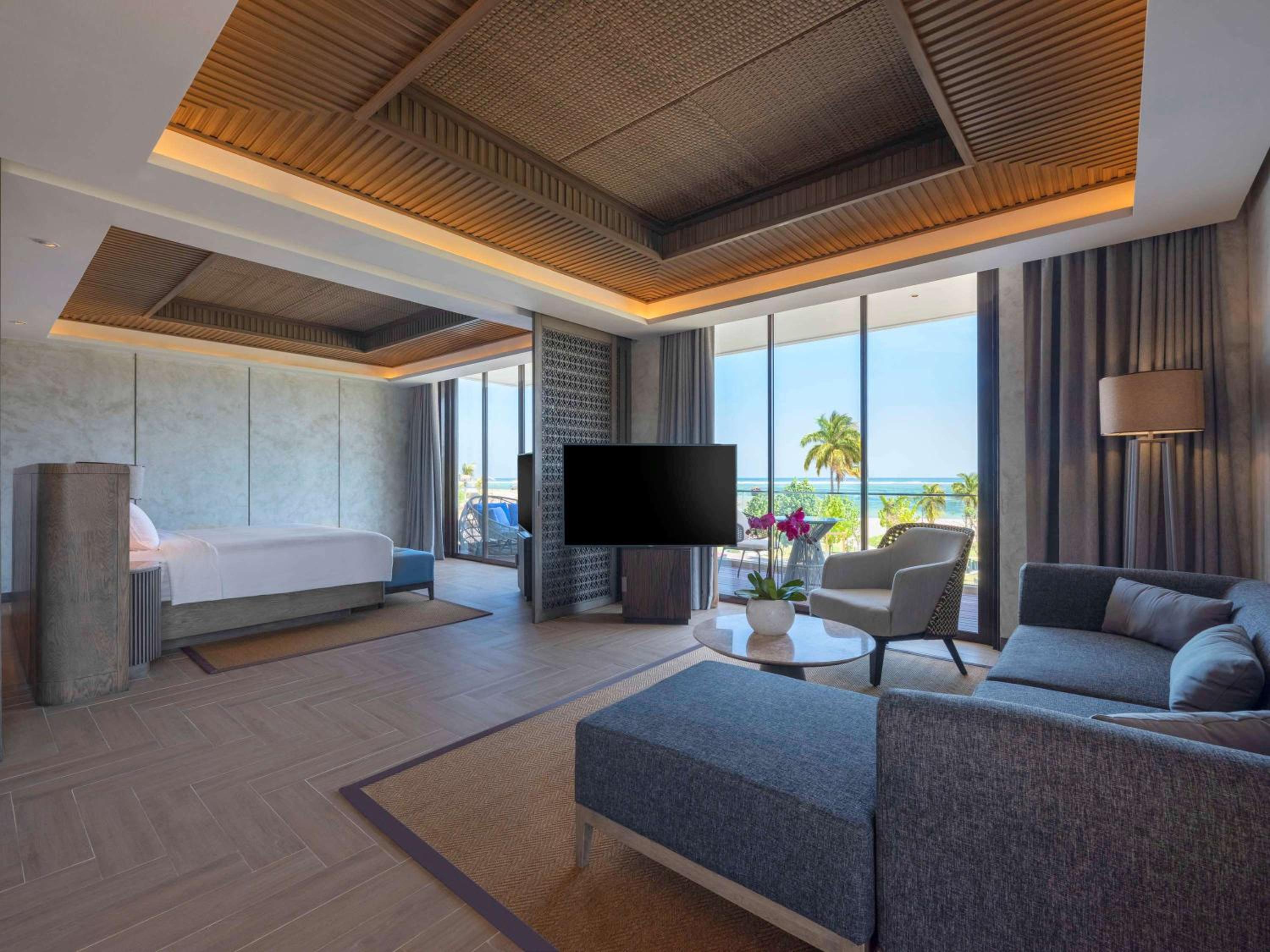 Deluxe King Suite with Balcony