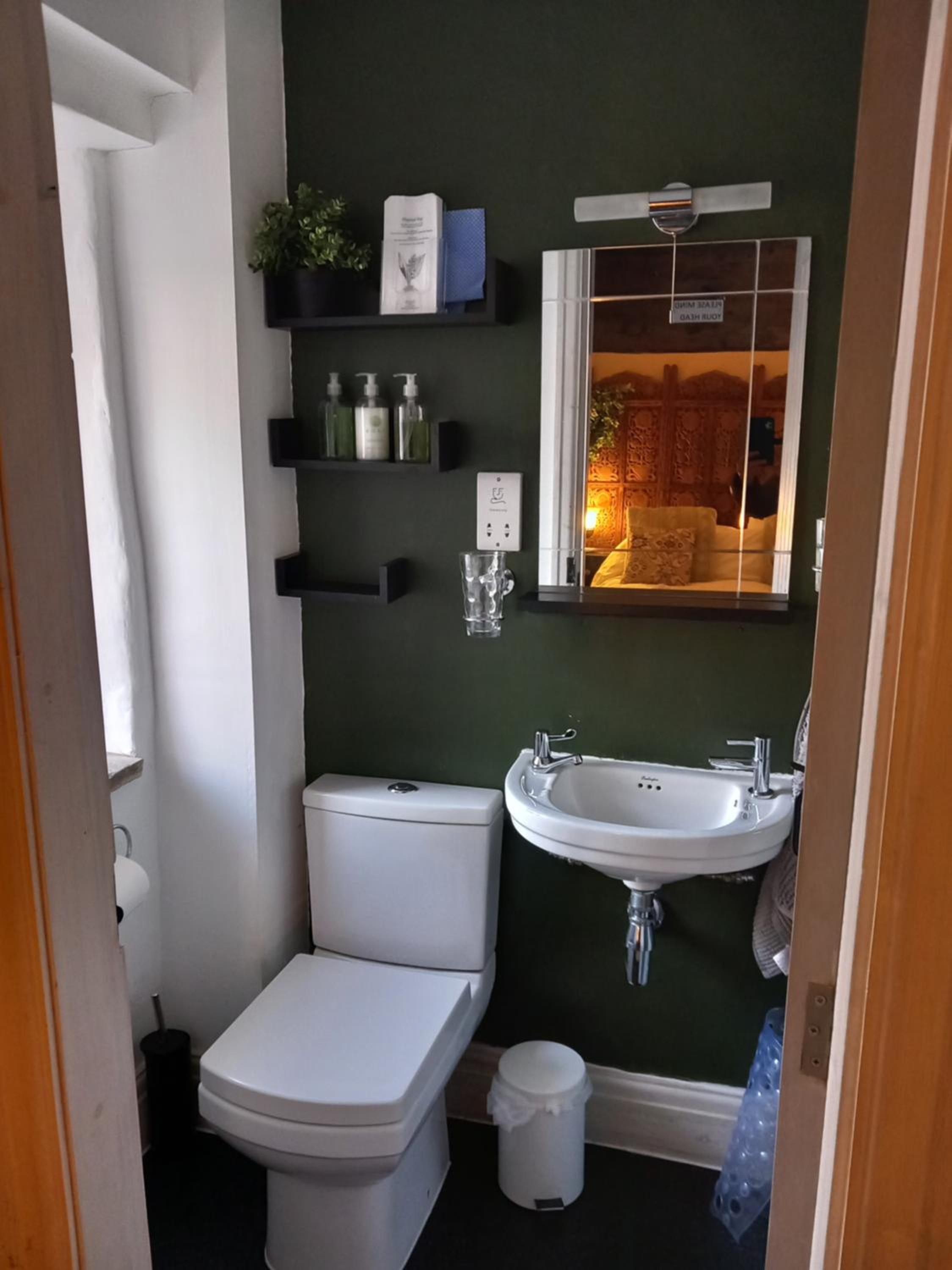 Double Room - Photo 9