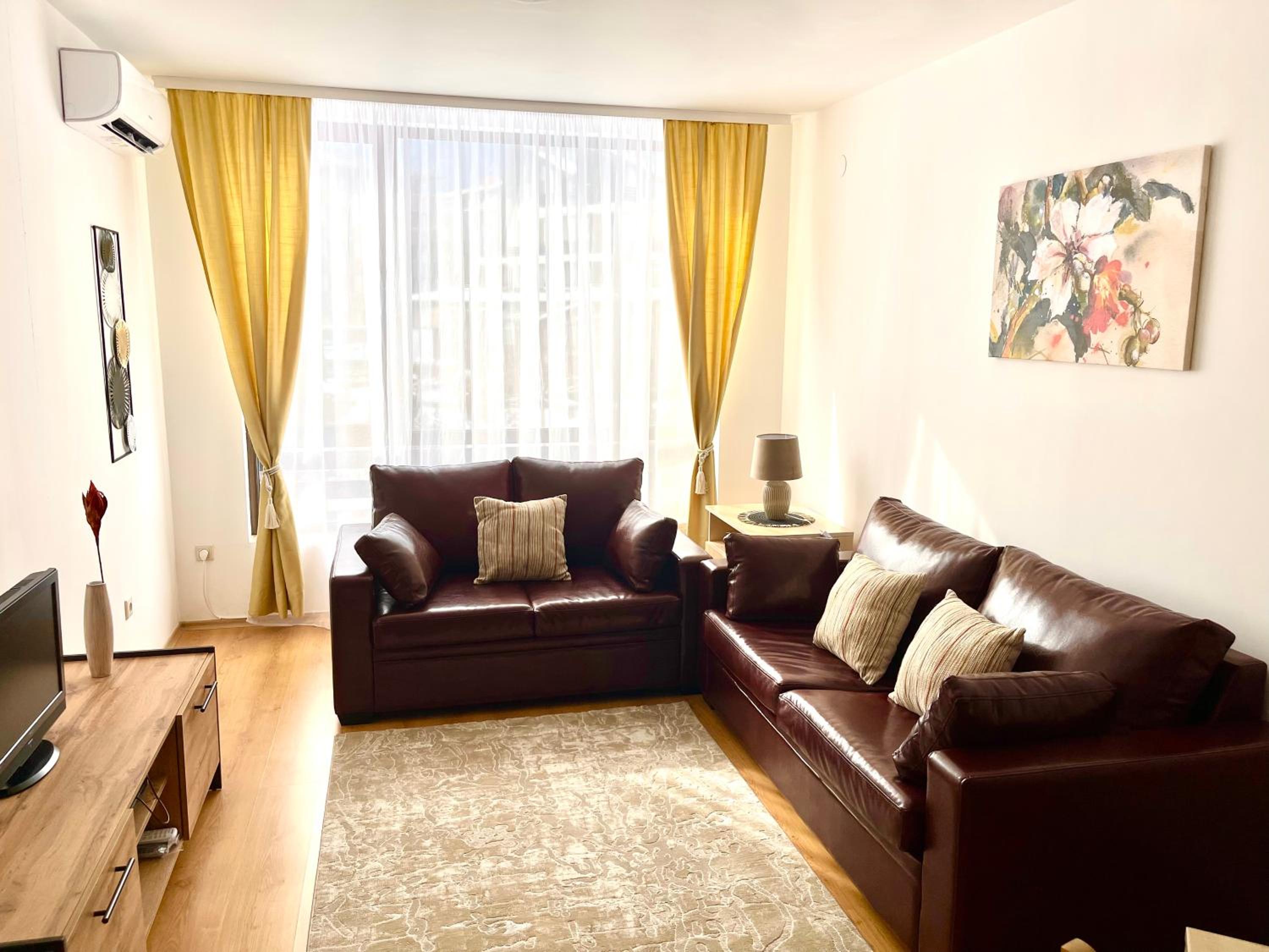 Apartment with Mountain View photo 3