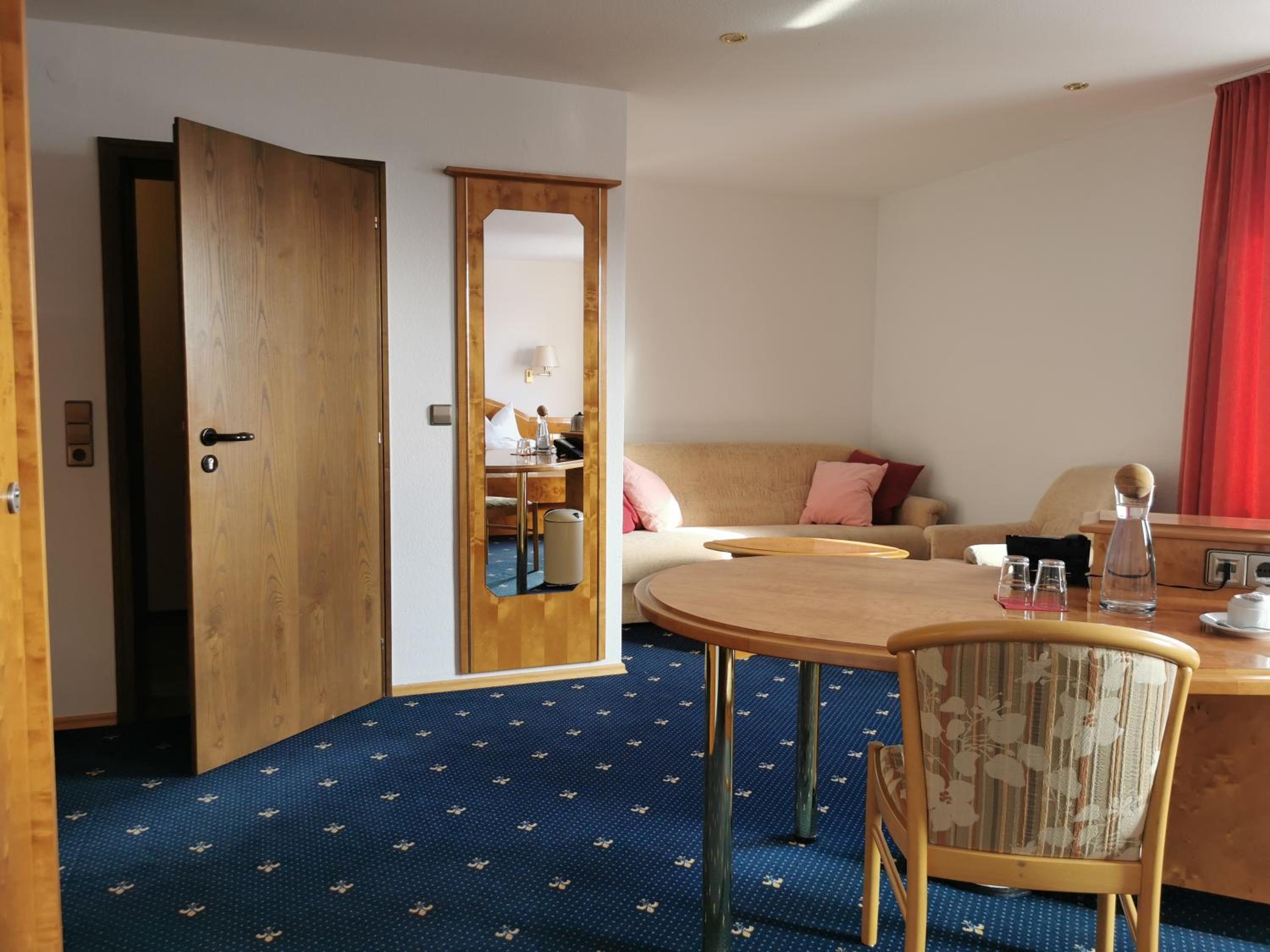 Suite - Photo 1