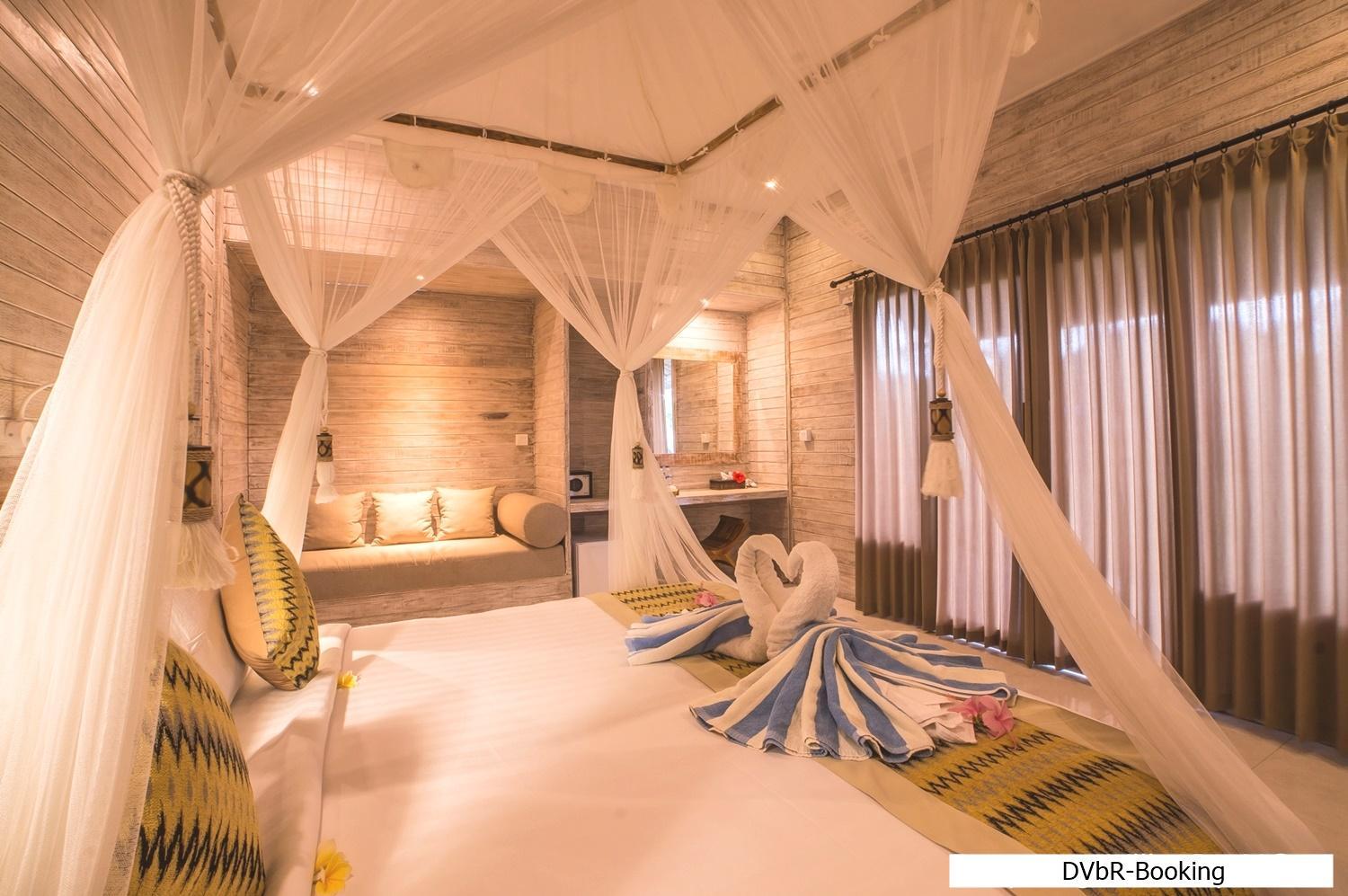Deluxe Double Room with Balcony - Photo 5