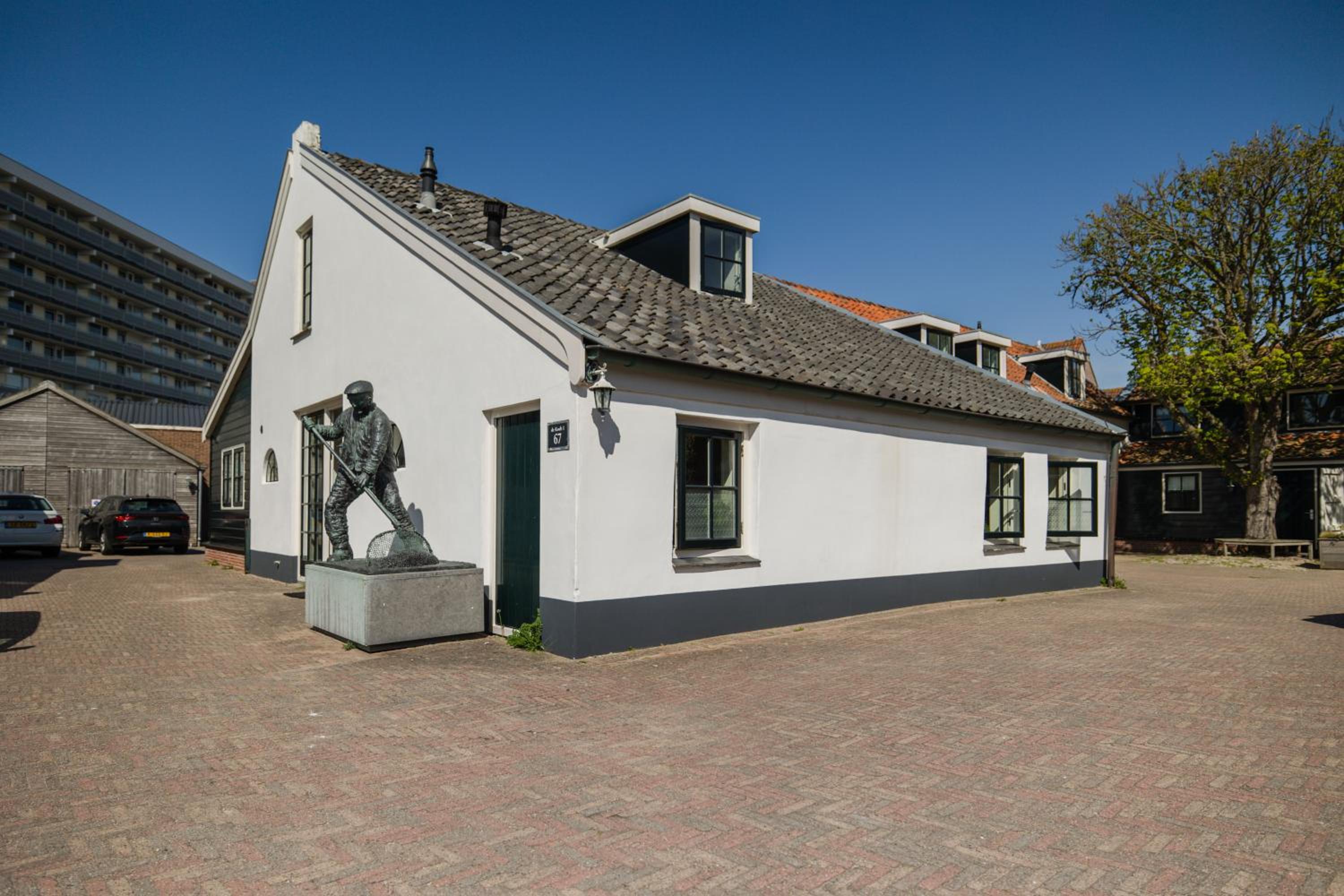 Three-Bedroom House photo 2