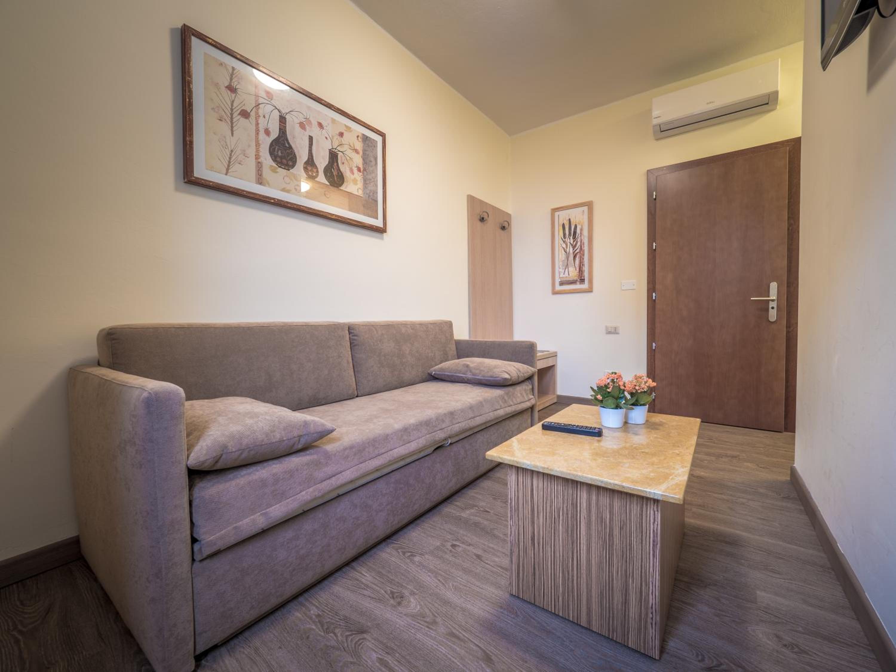 Junior Suite with Terrace and Lake View photo 2