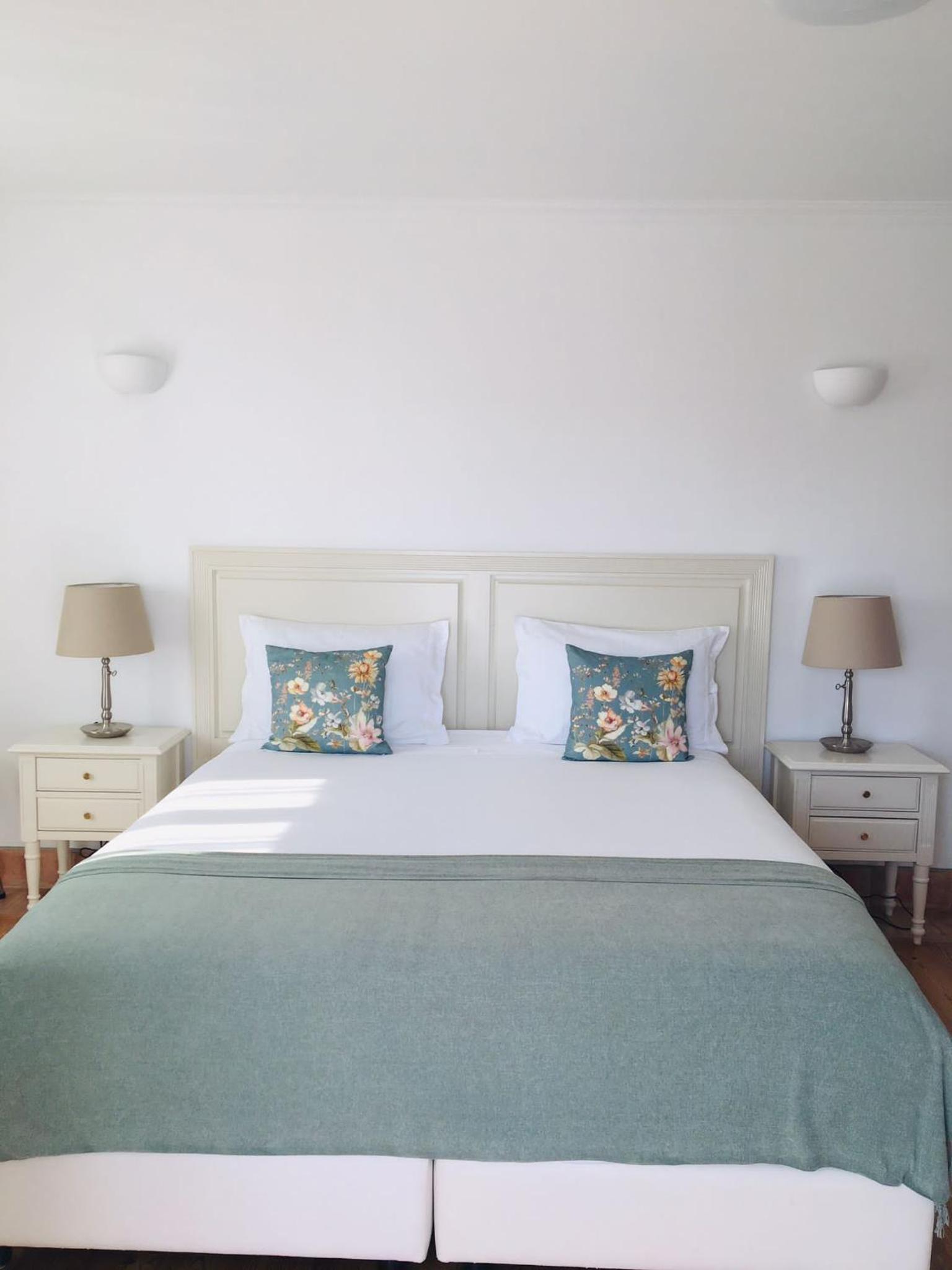 Deluxe Double Room with Balcony  - Photo 6