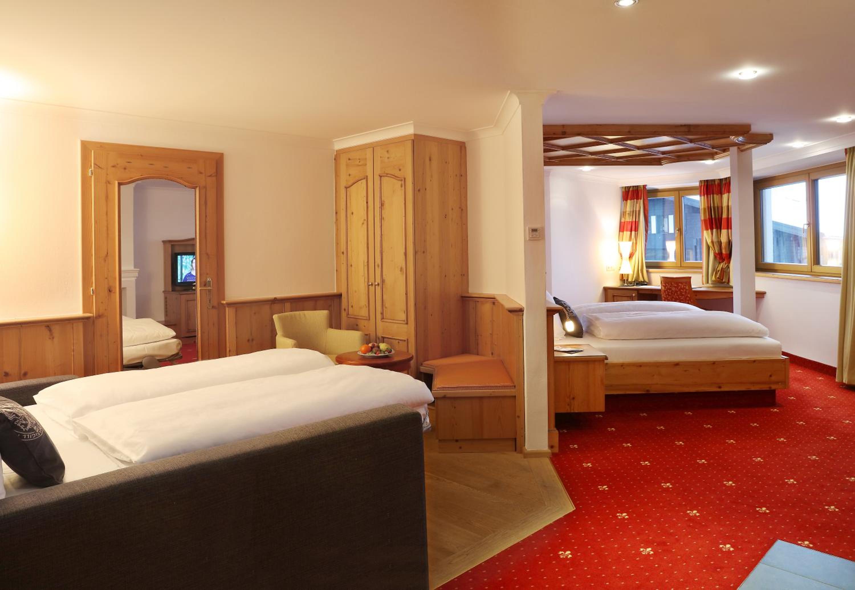 One-Bedroom Suite - Photo 2