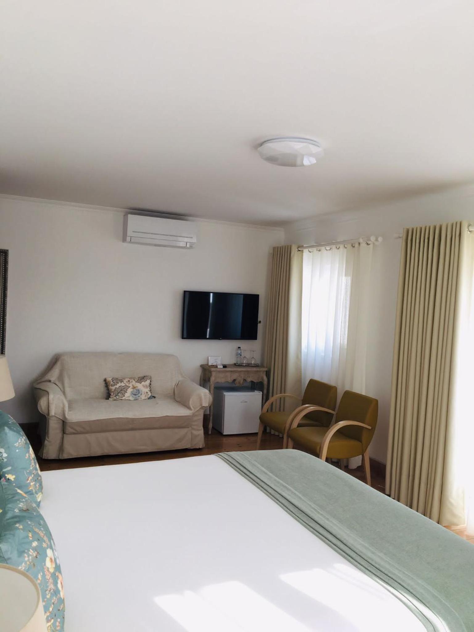 Deluxe Double Room with Balcony  - Photo 7