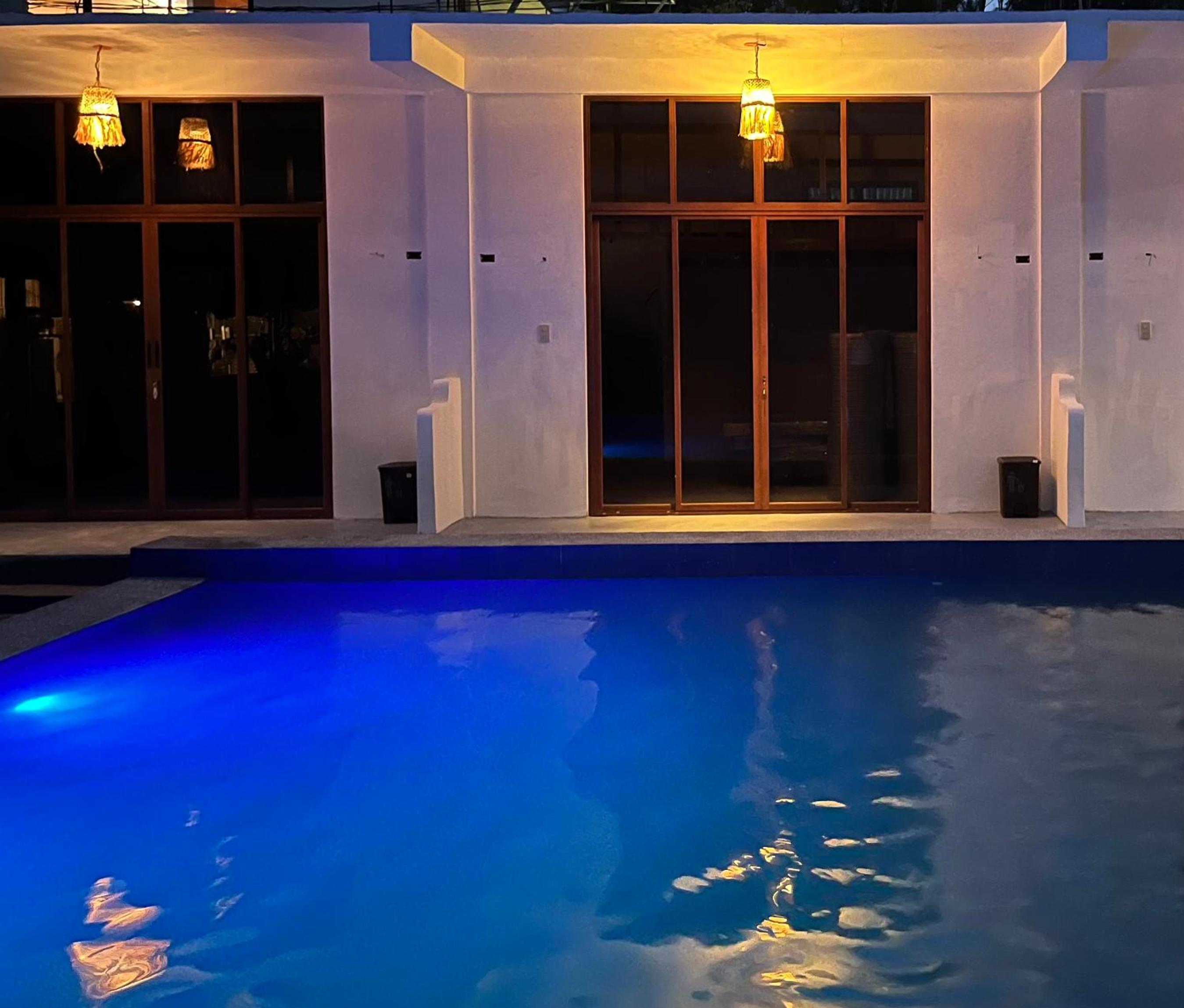 Suite with Pool View - Photo 2