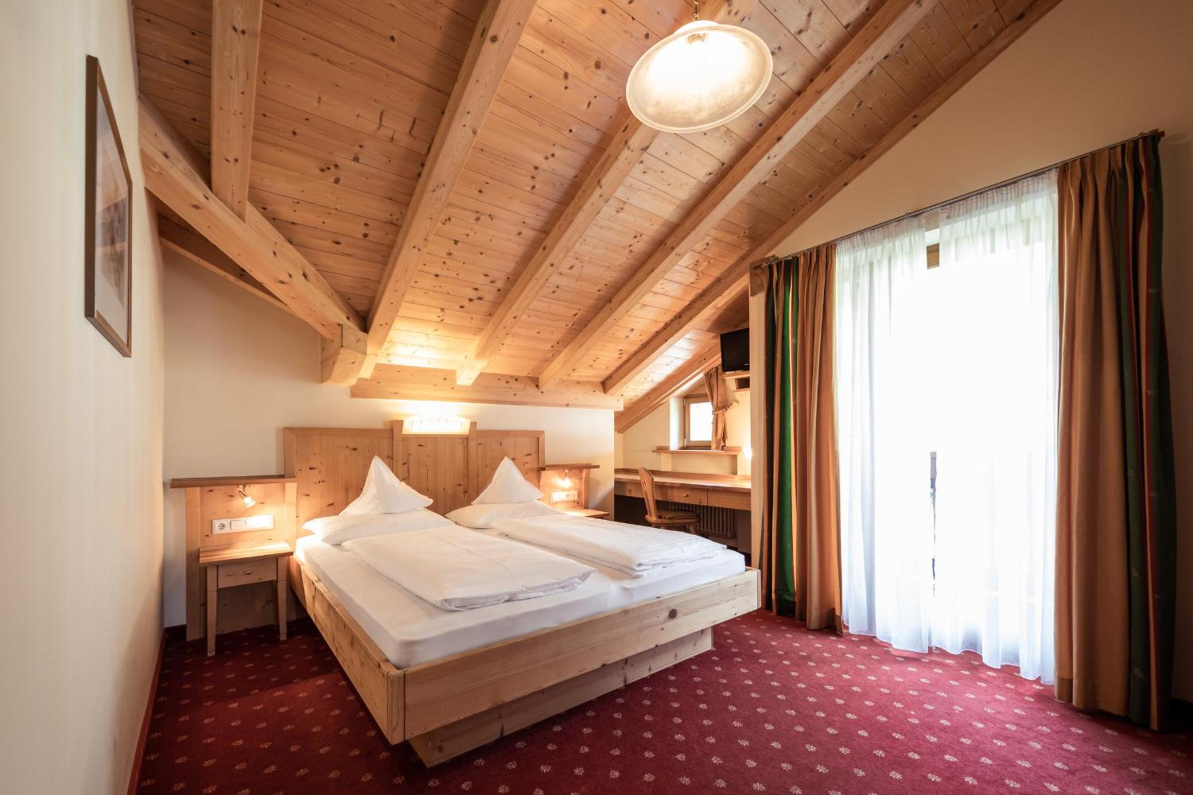 Double Room with Balcony and Mountain View - Photo 9