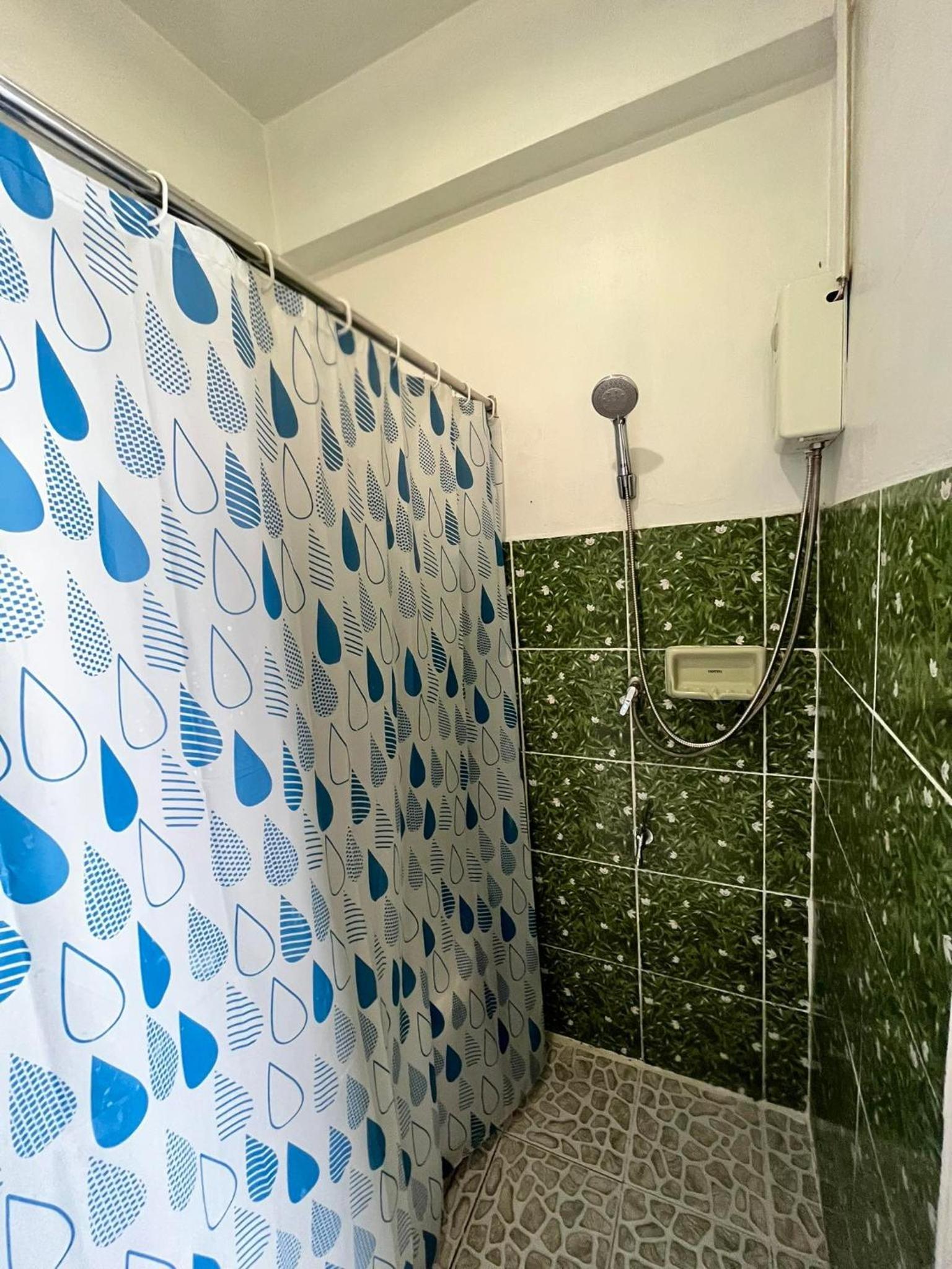 Double Room with Private Bathroom - Photo 4