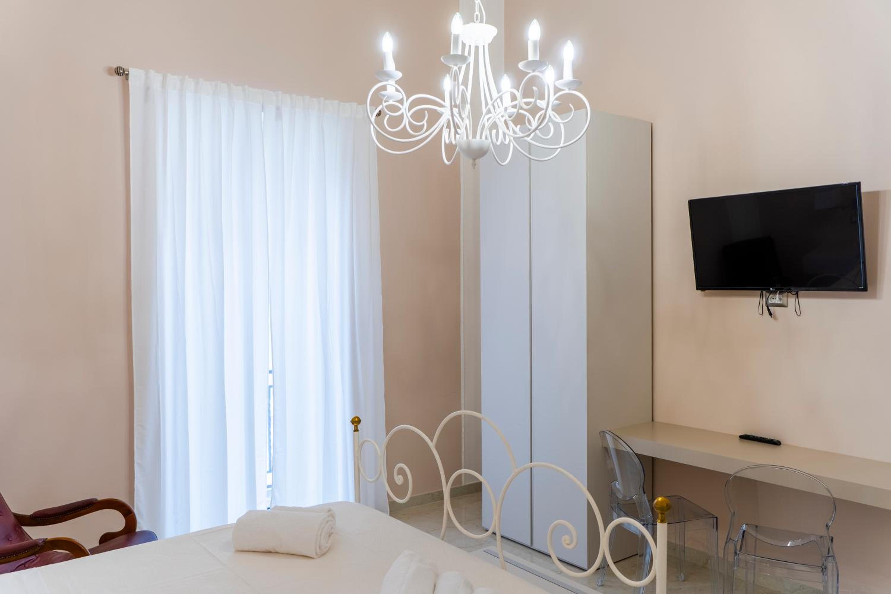 Double Room - Photo 2