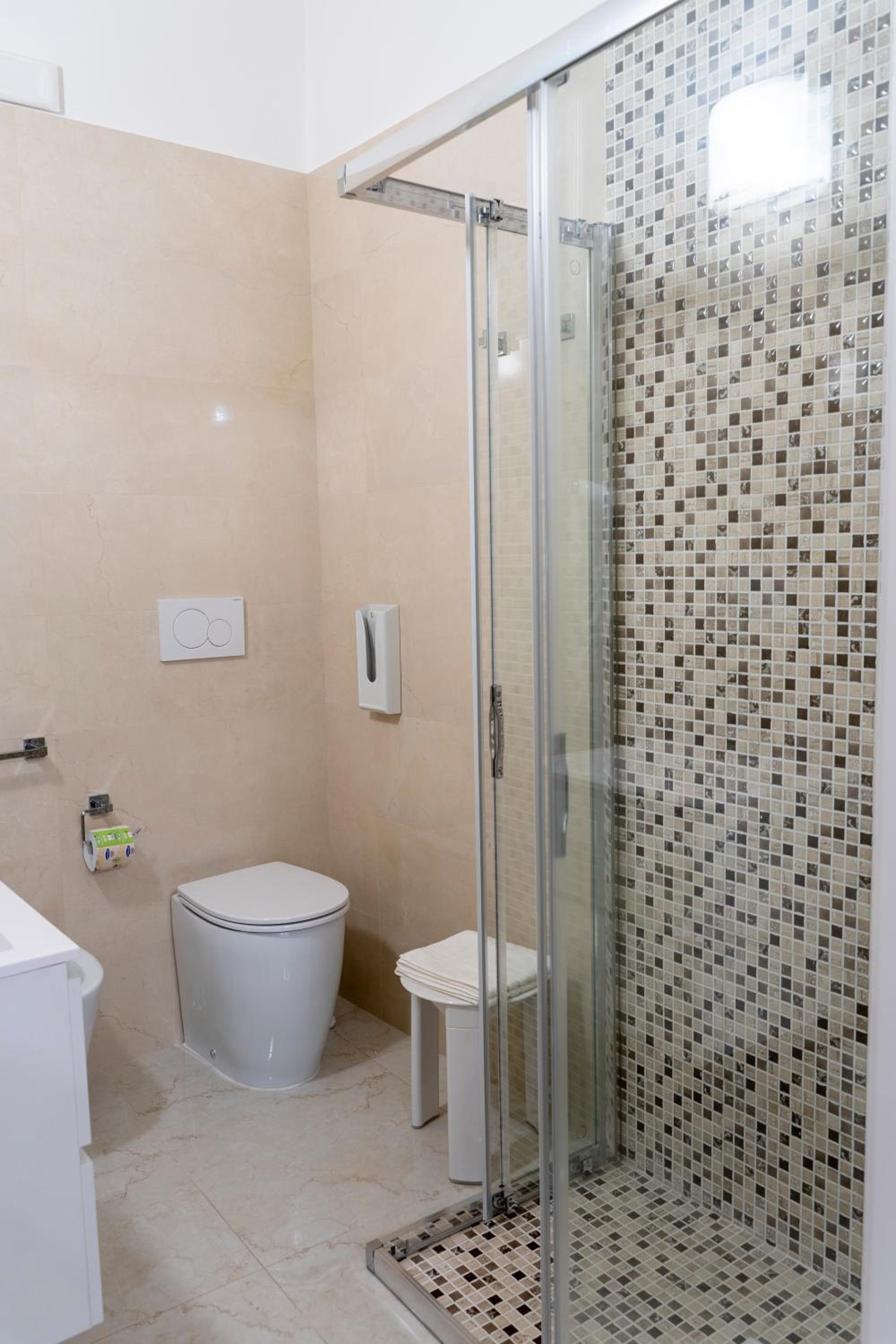 Double Room - Photo 6