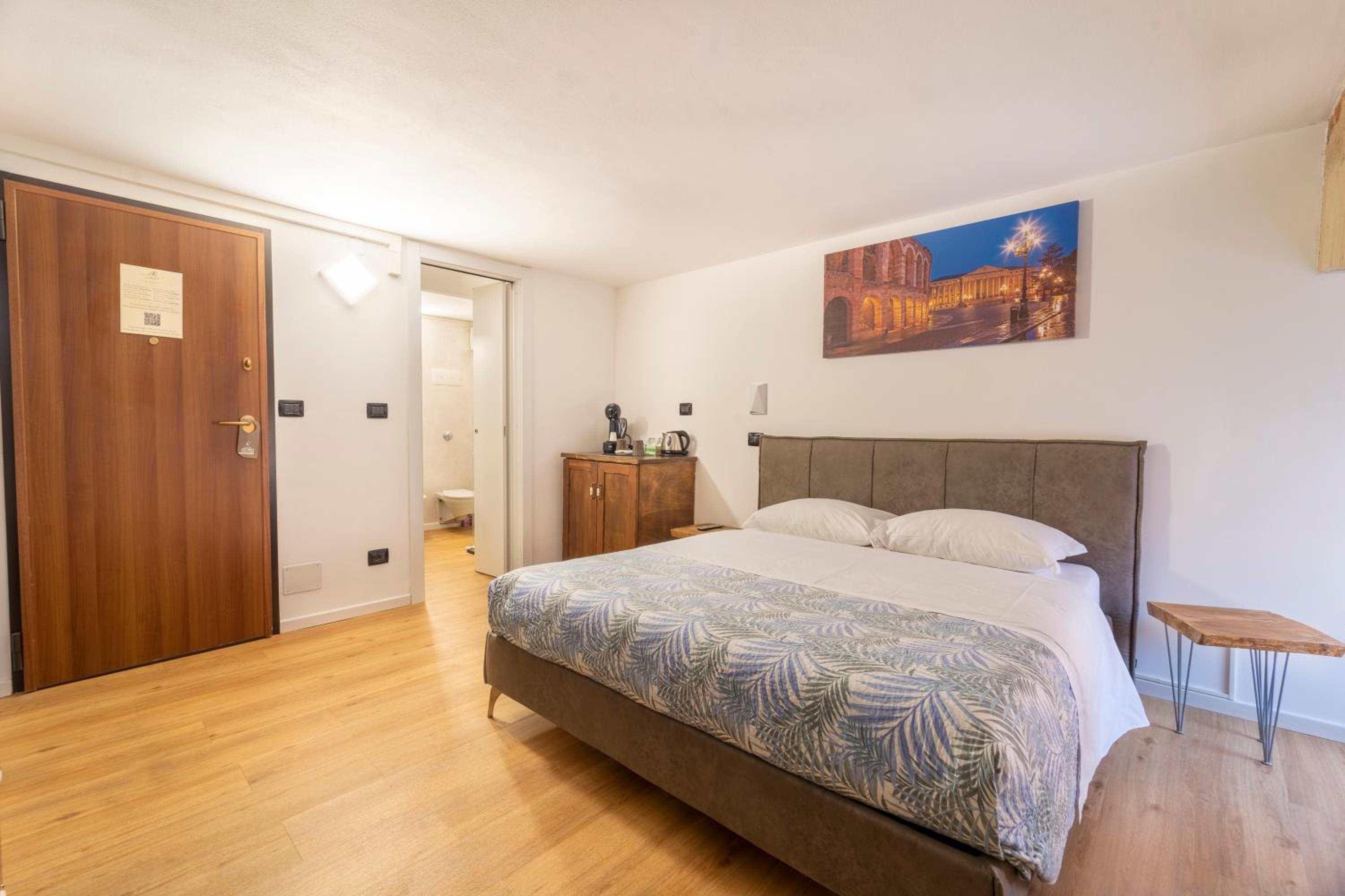 Small Double Room - Photo 1
