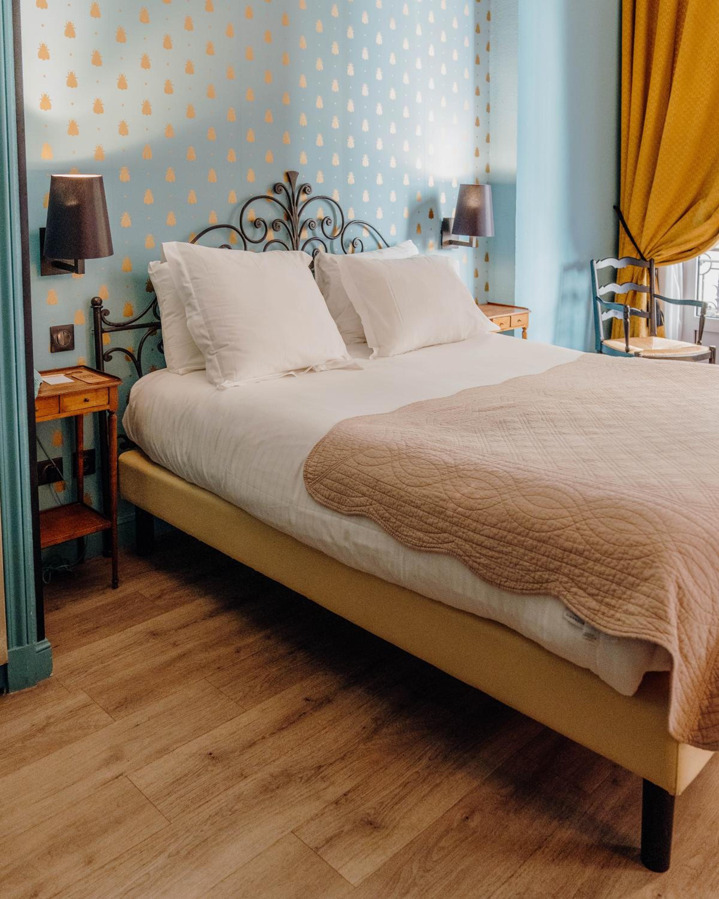 Superior Double Room thumbnail 6