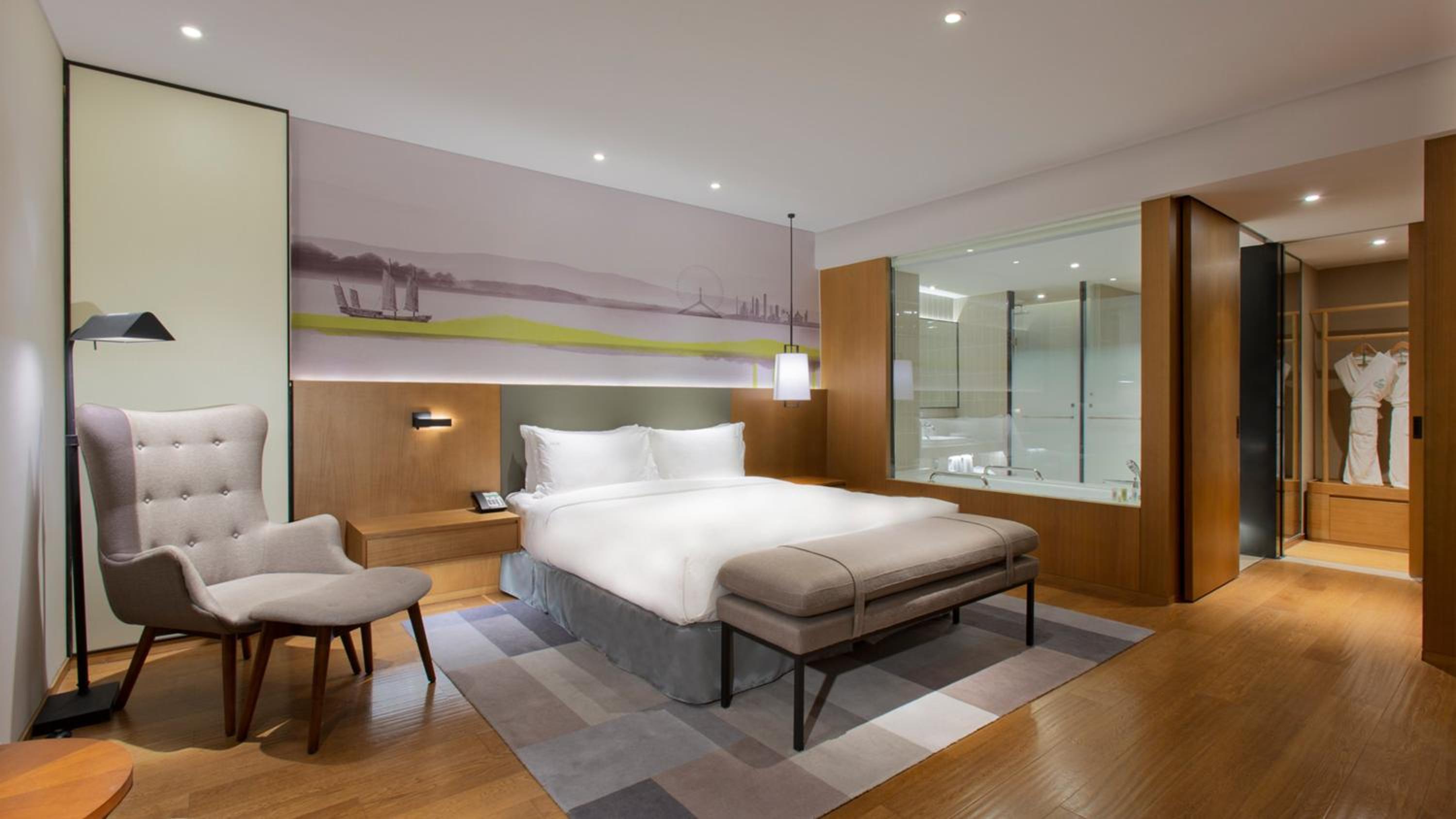 One-Bedroom Suite with City View photo 2