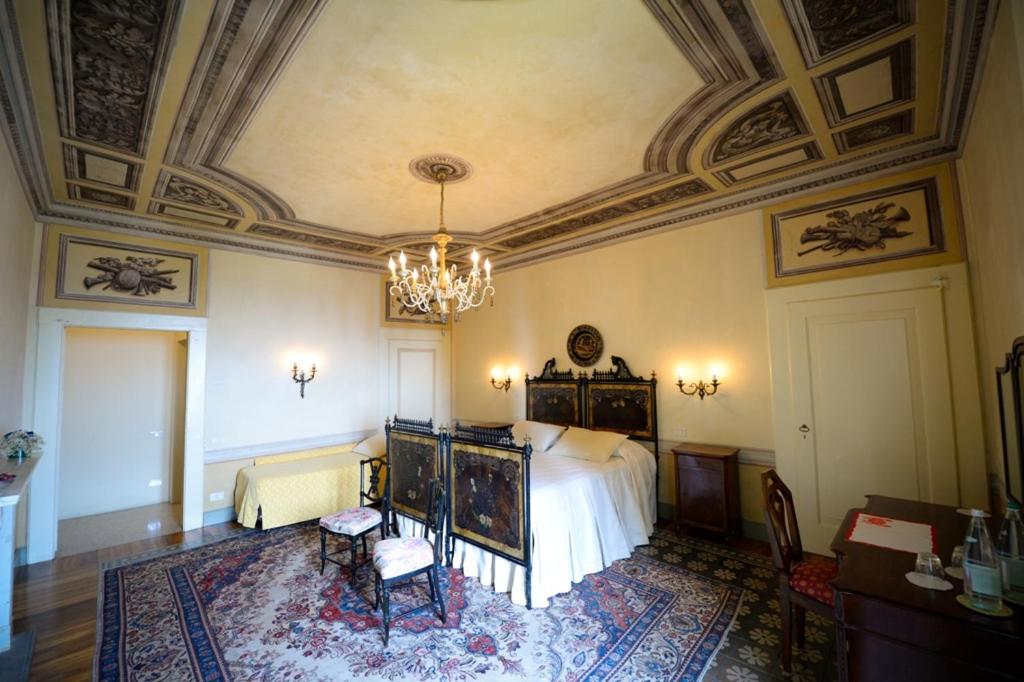 Junior Suite with Pool View photo 2