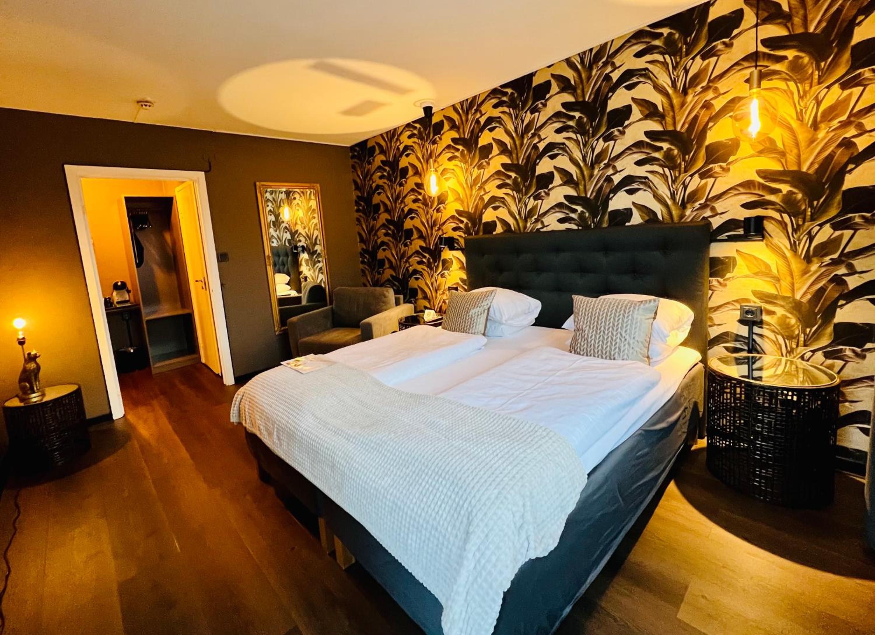 Executive King Room - Photo 9