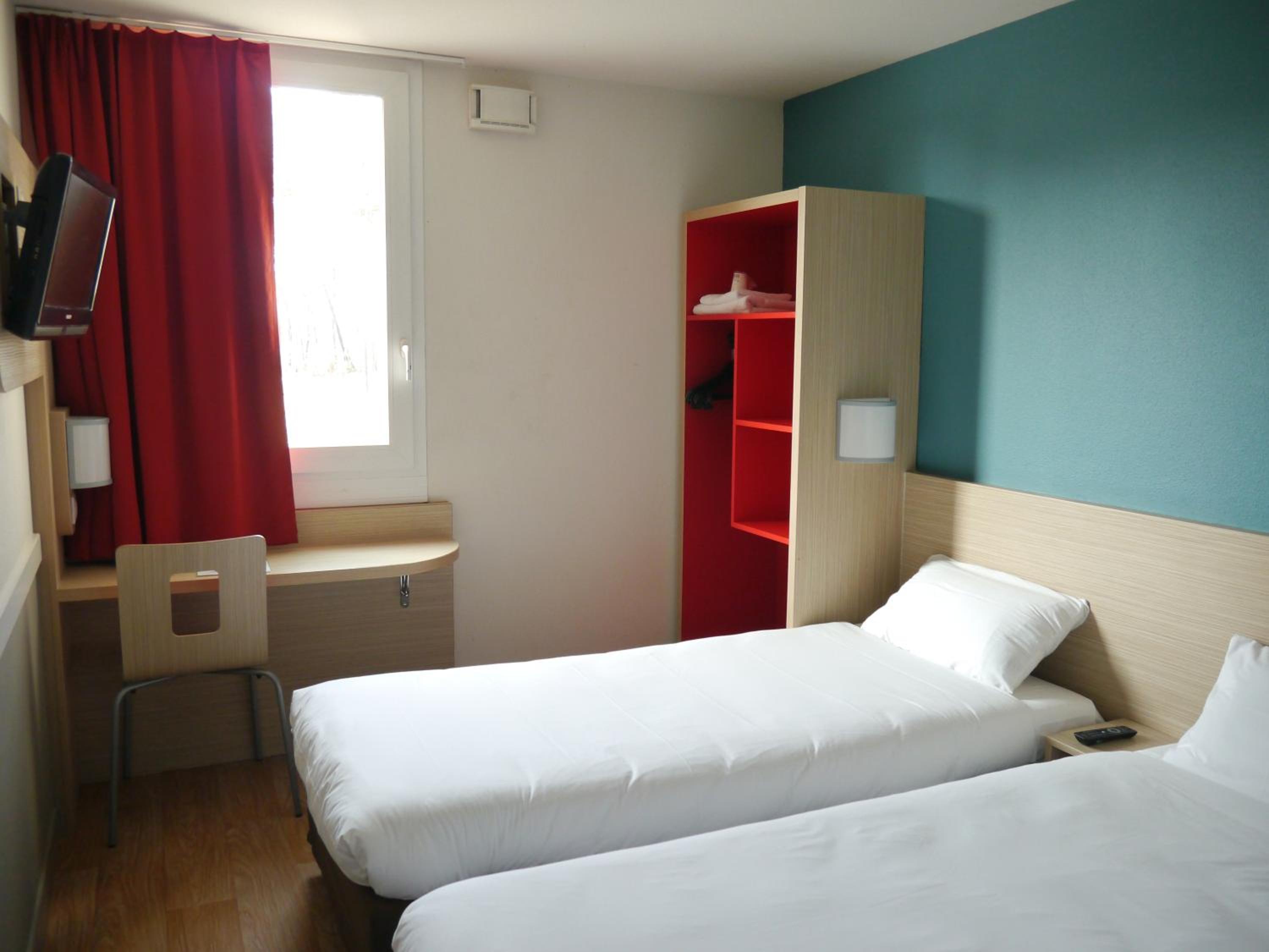 Twin Room - Photo 1