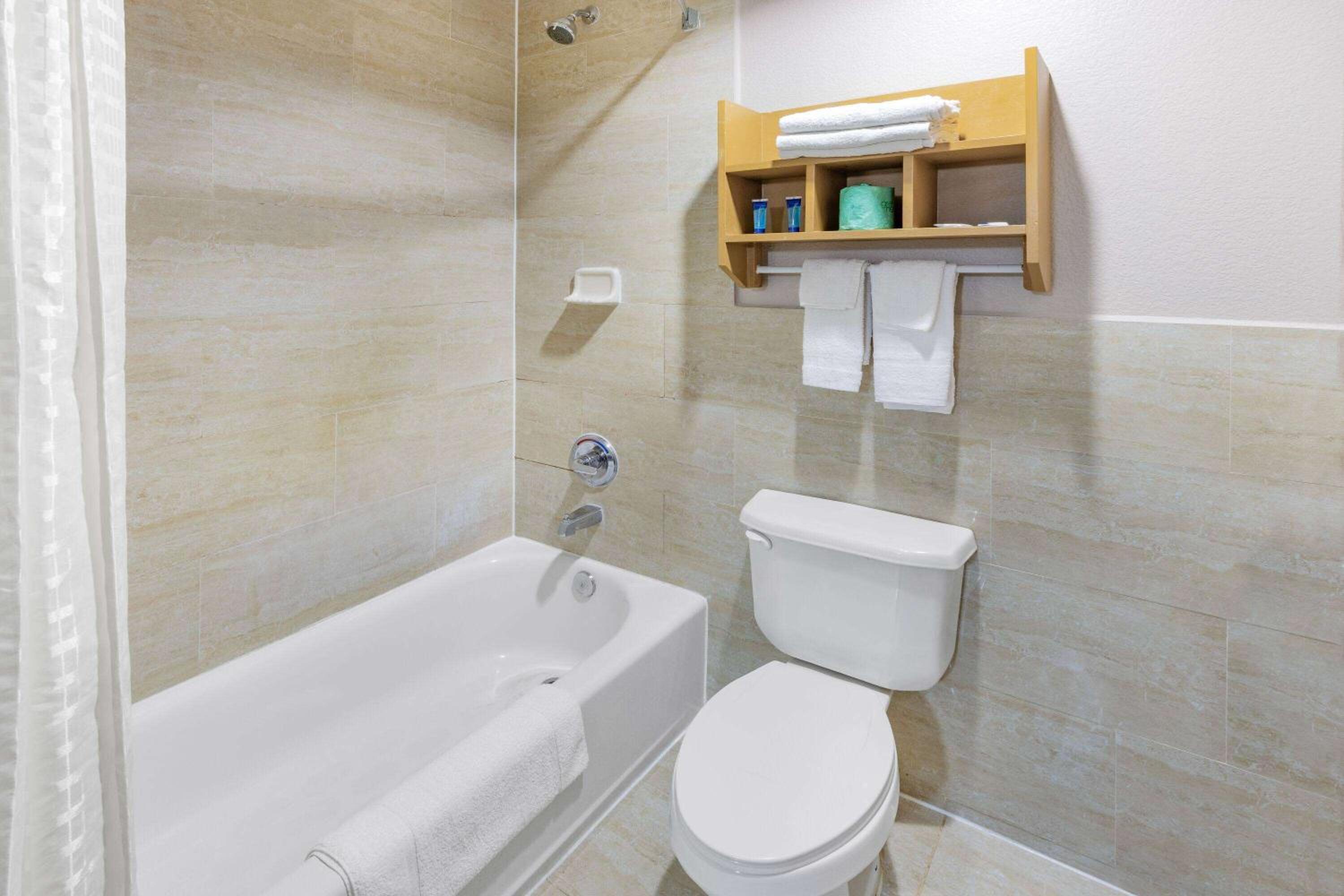 Studio Suite with Two Queen Beds - Non-Smoking - Photo 3