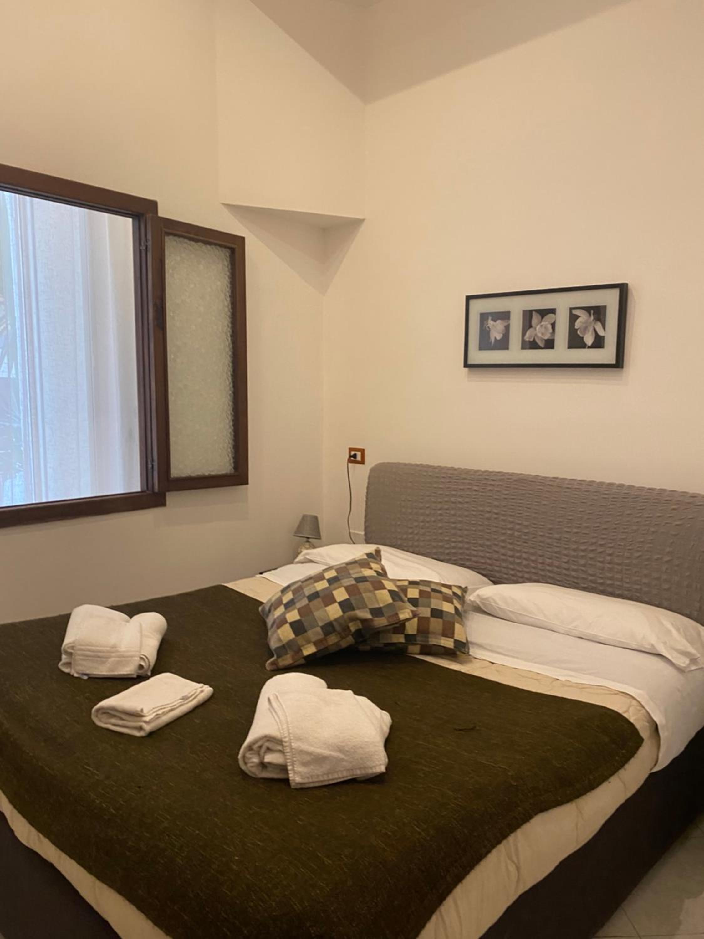 Superior Double Room with Balcony and Private External Bathroom 