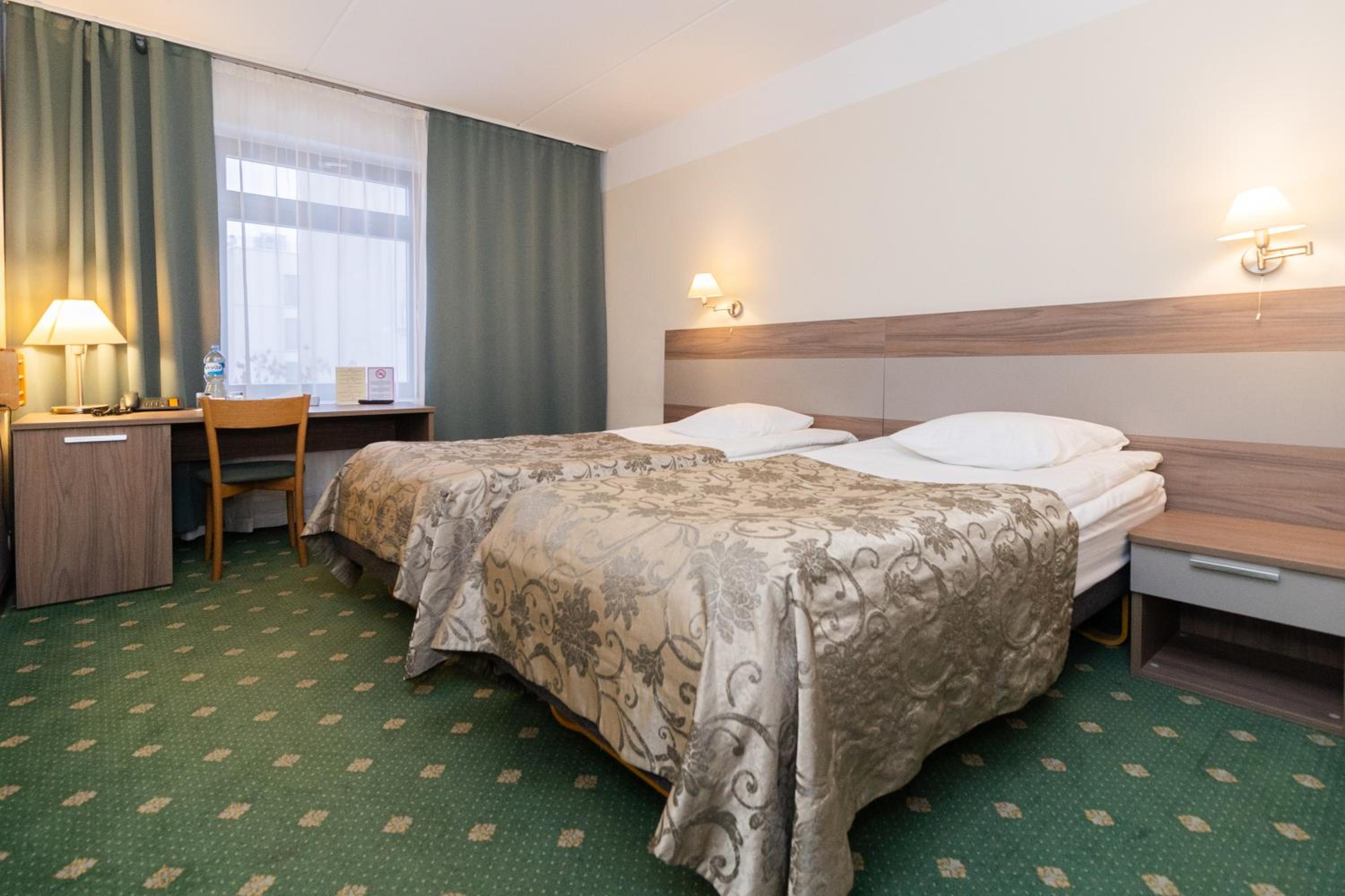 Standard Twin Room - Photo 6