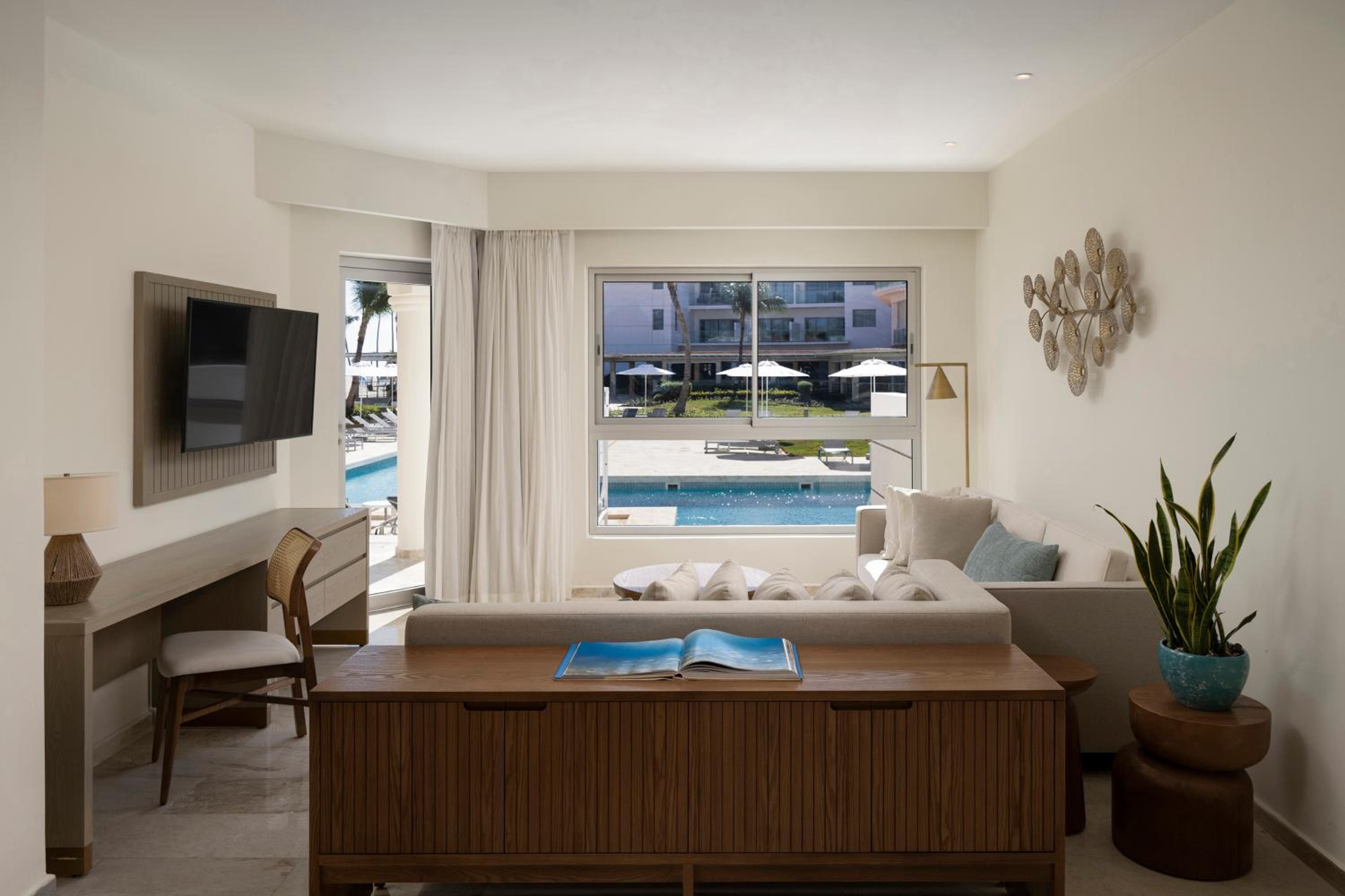 Master Suite Swimup - Photo 9