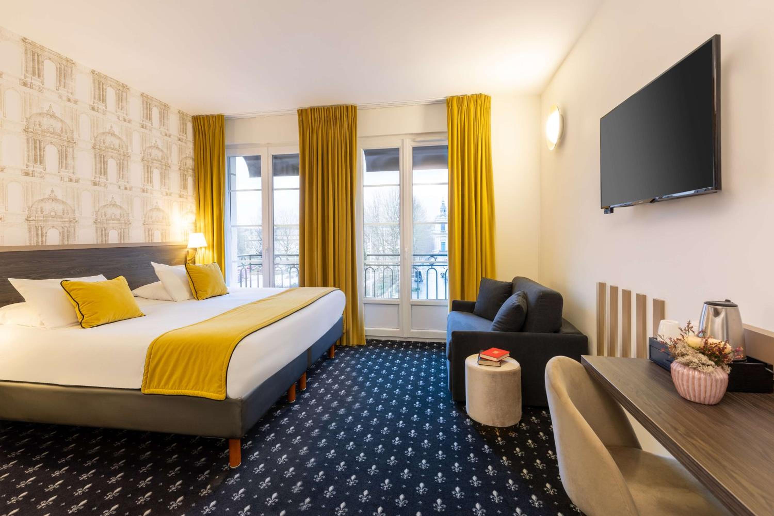 Deluxe King Room with View
