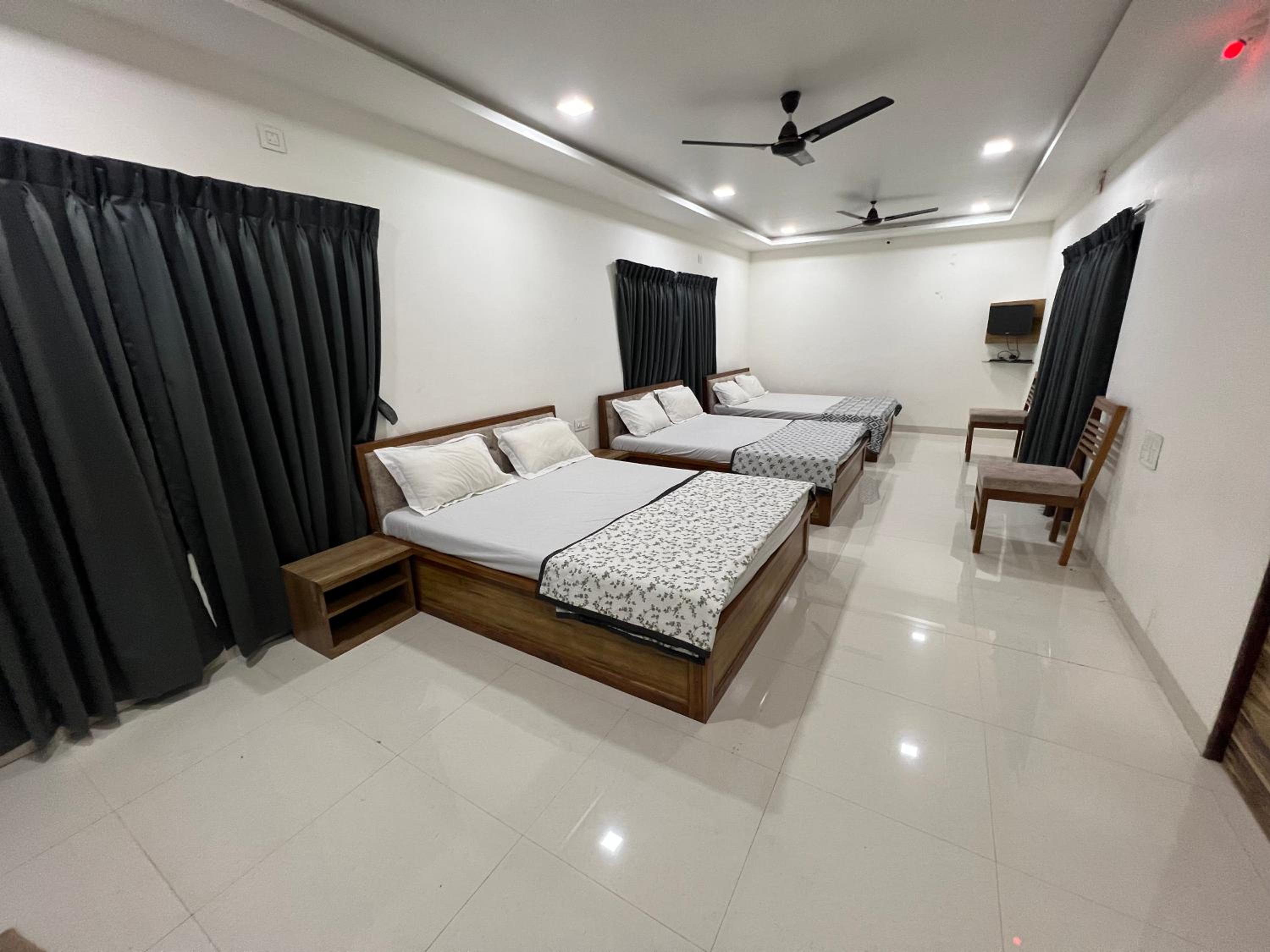 Deluxe Family Room photo 2