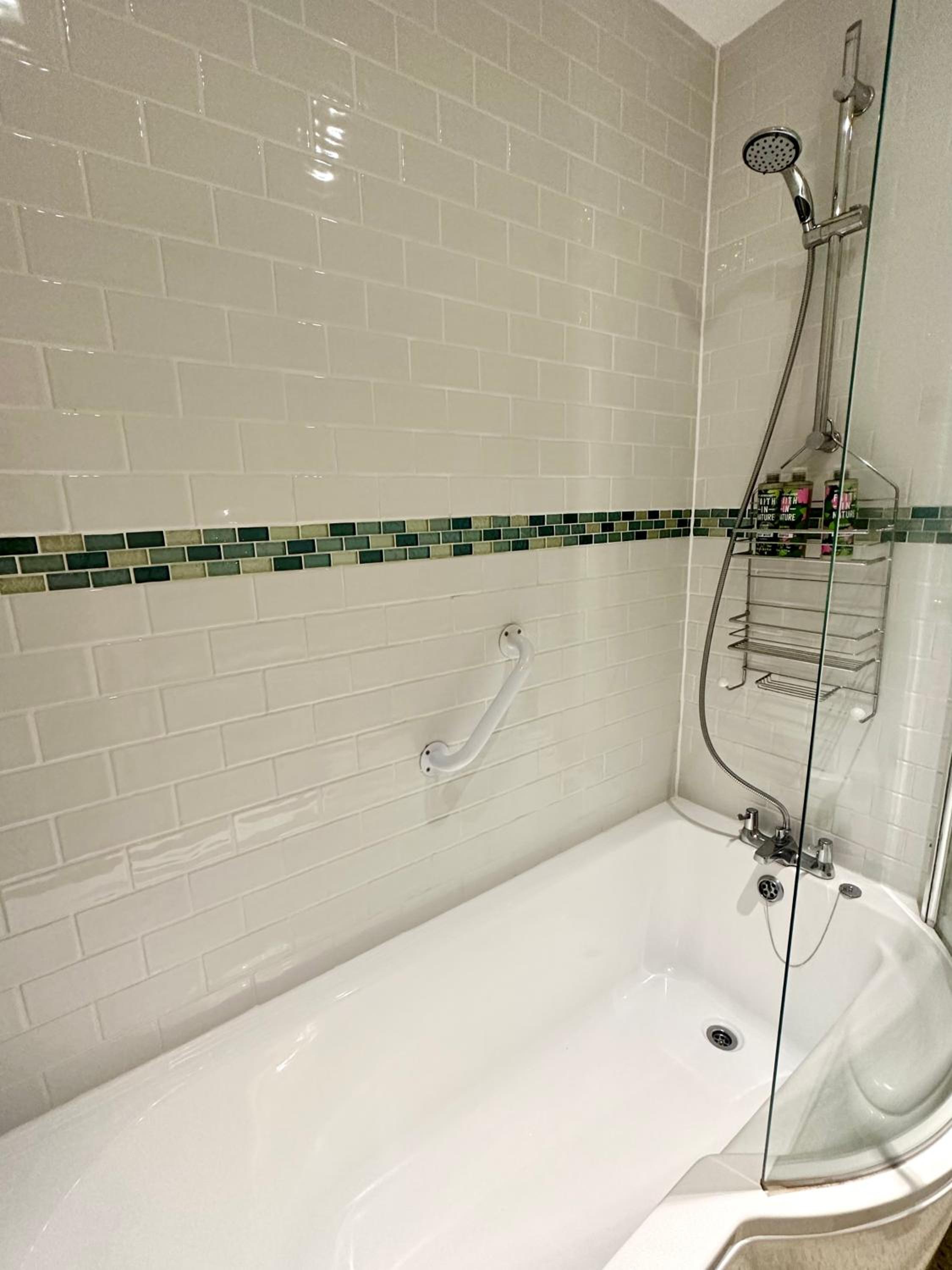 Double or Twin Room with Private Bathroom photo 3