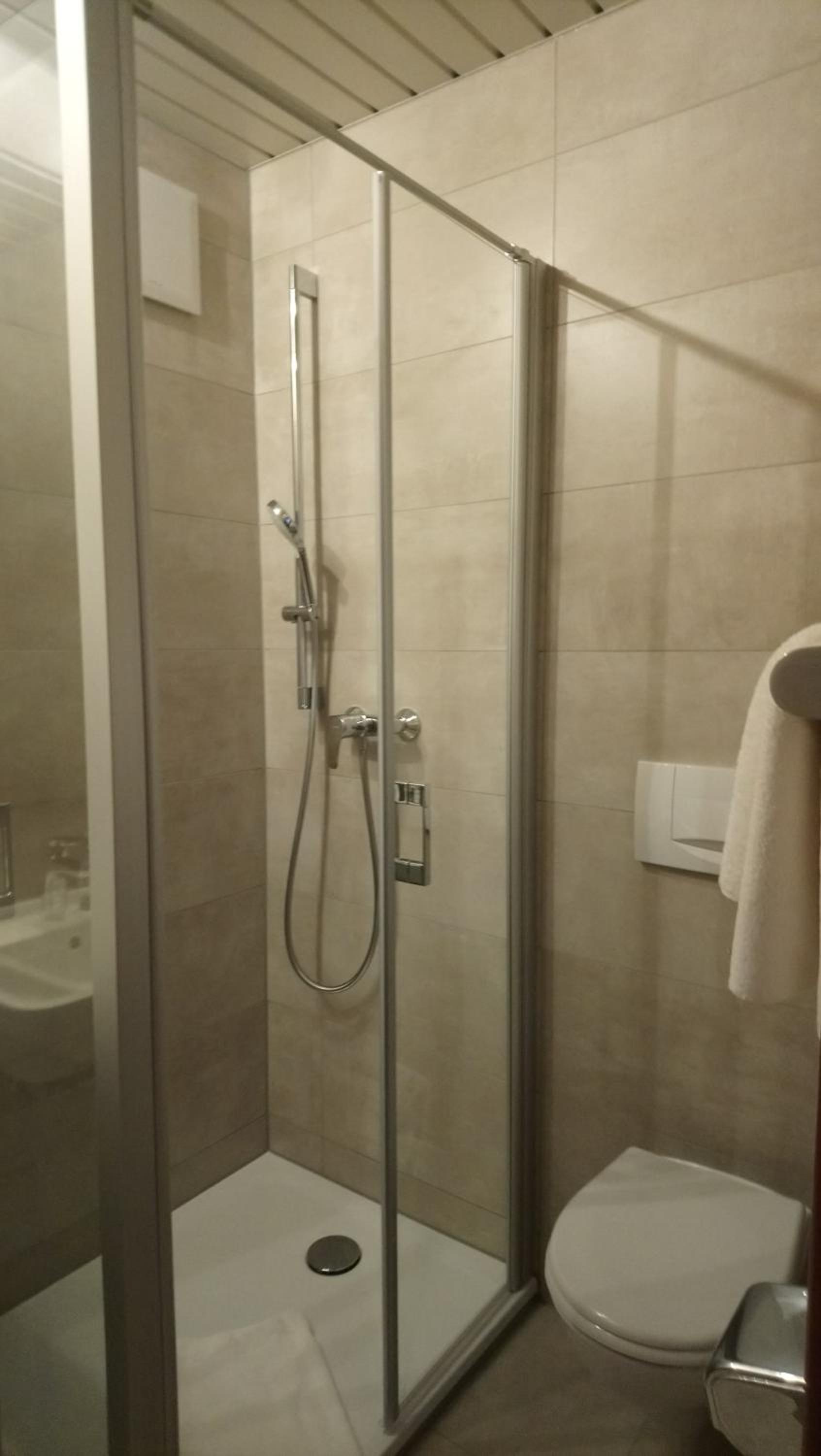 Deluxe Double Room with Balcony - Photo 4