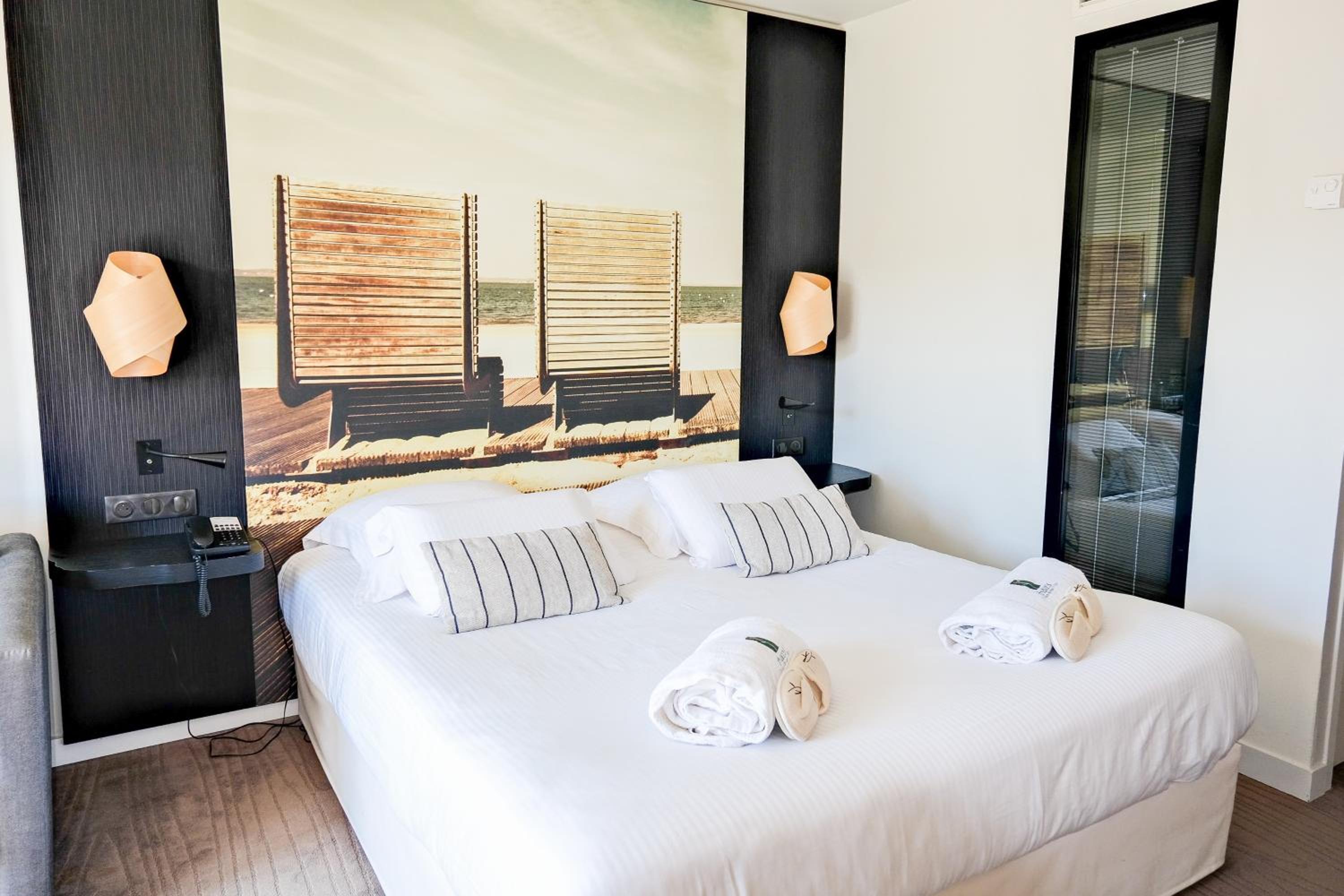 Privilege Room with Pool View and Spa Access - Photo 1